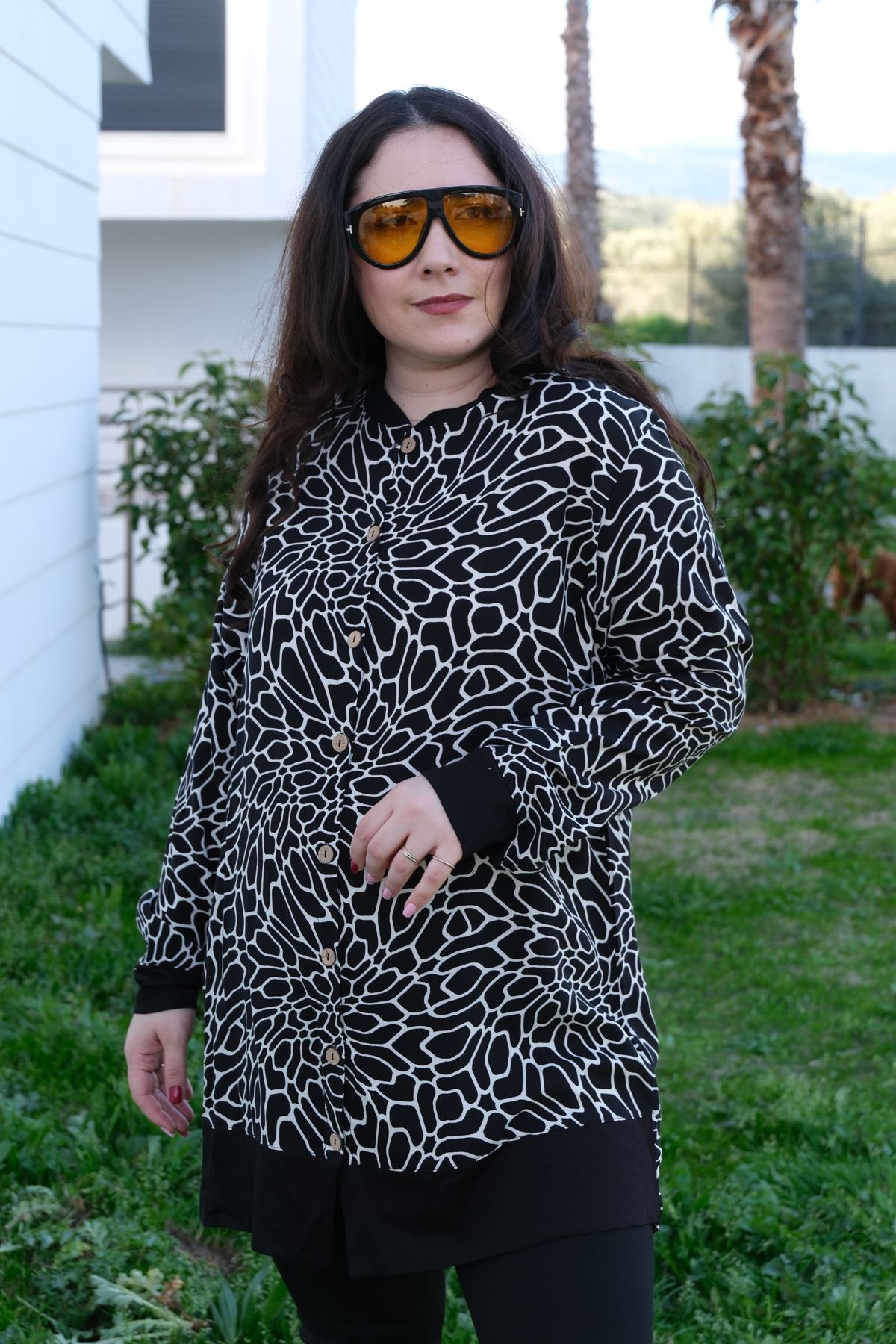 RENKTE BÜYÜK BEDEN SİYAH KOMBİNLİ DESENLİ TUNİK