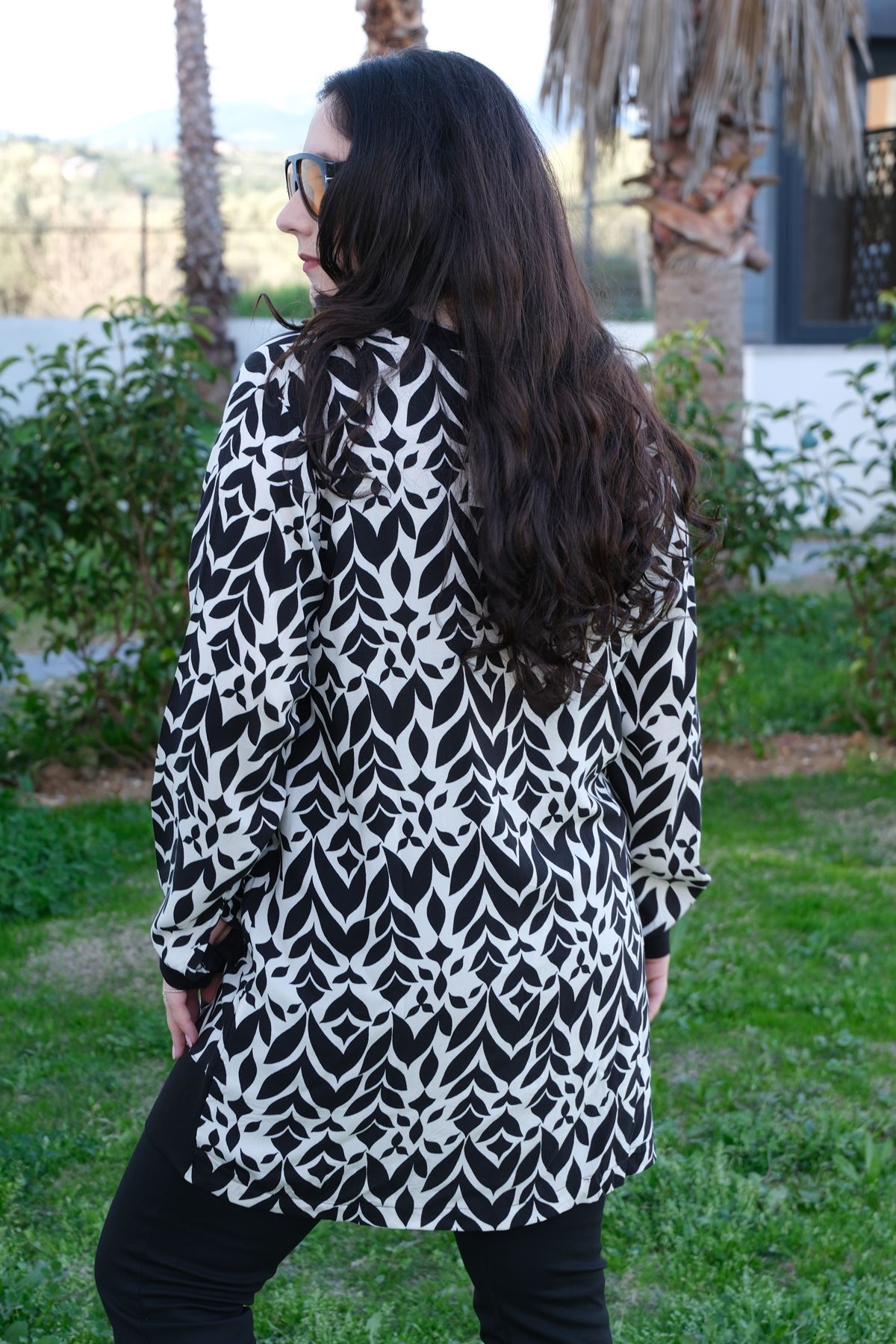 RENKTE BÜYÜK BEDEN SİYAH KOMBİNLİ DESENLİ TUNİK