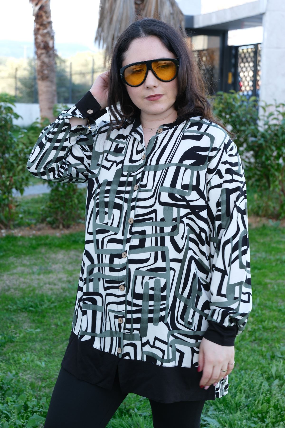 RENKTE BÜYÜK BEDEN SİYAH KOMBİNLİ DESENLİ TUNİK