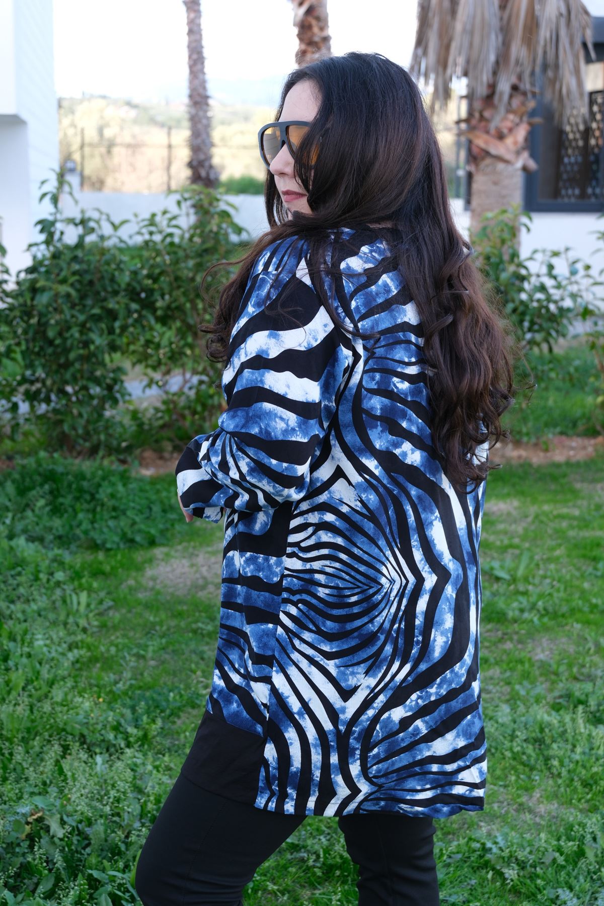 RENKTE BÜYÜK BEDEN SİYAH KOMBİNLİ DESENLİ TUNİK