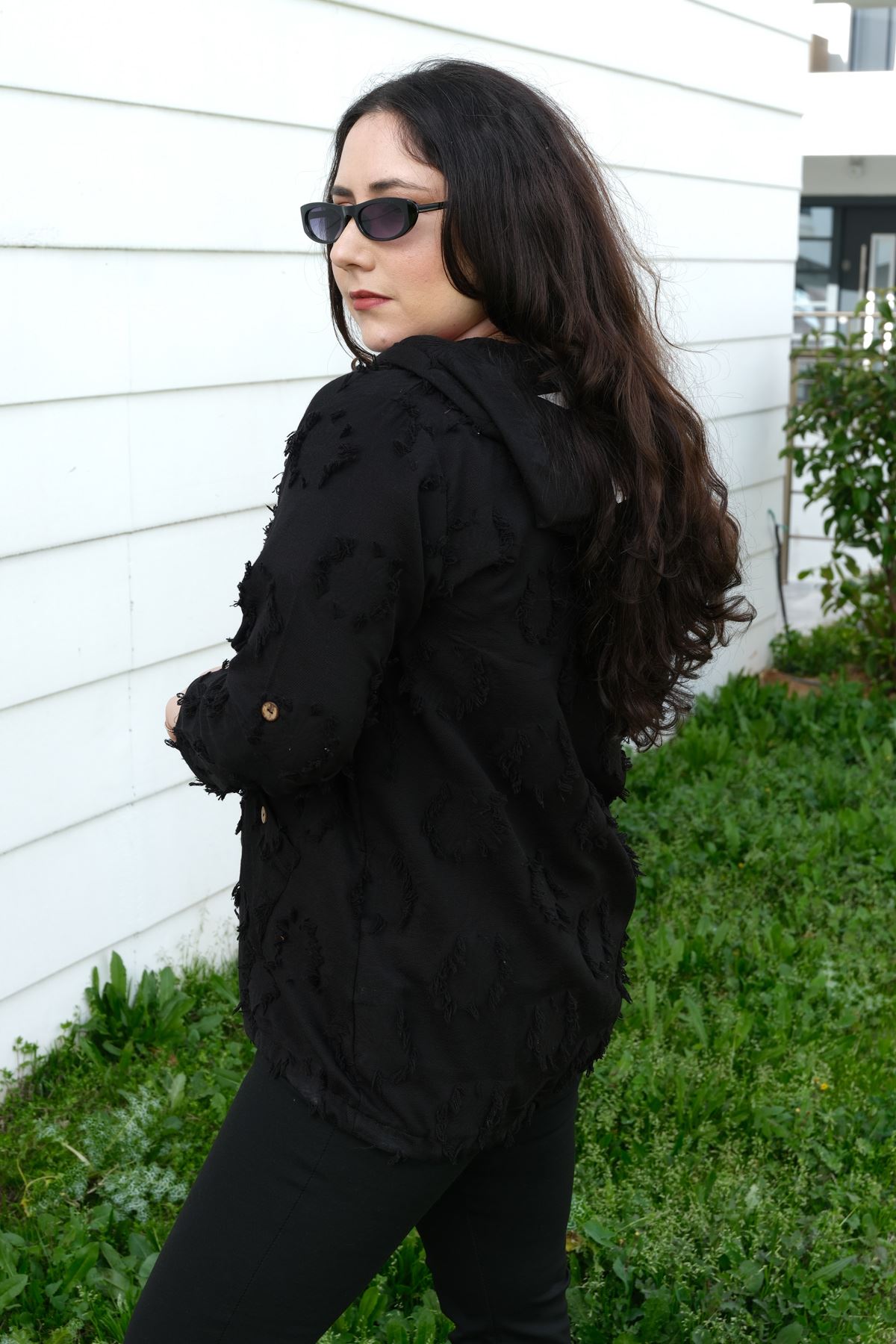 RENKTE BÜYÜK BEDEN DOKULU SİYAH CEKET&GÖMLEK