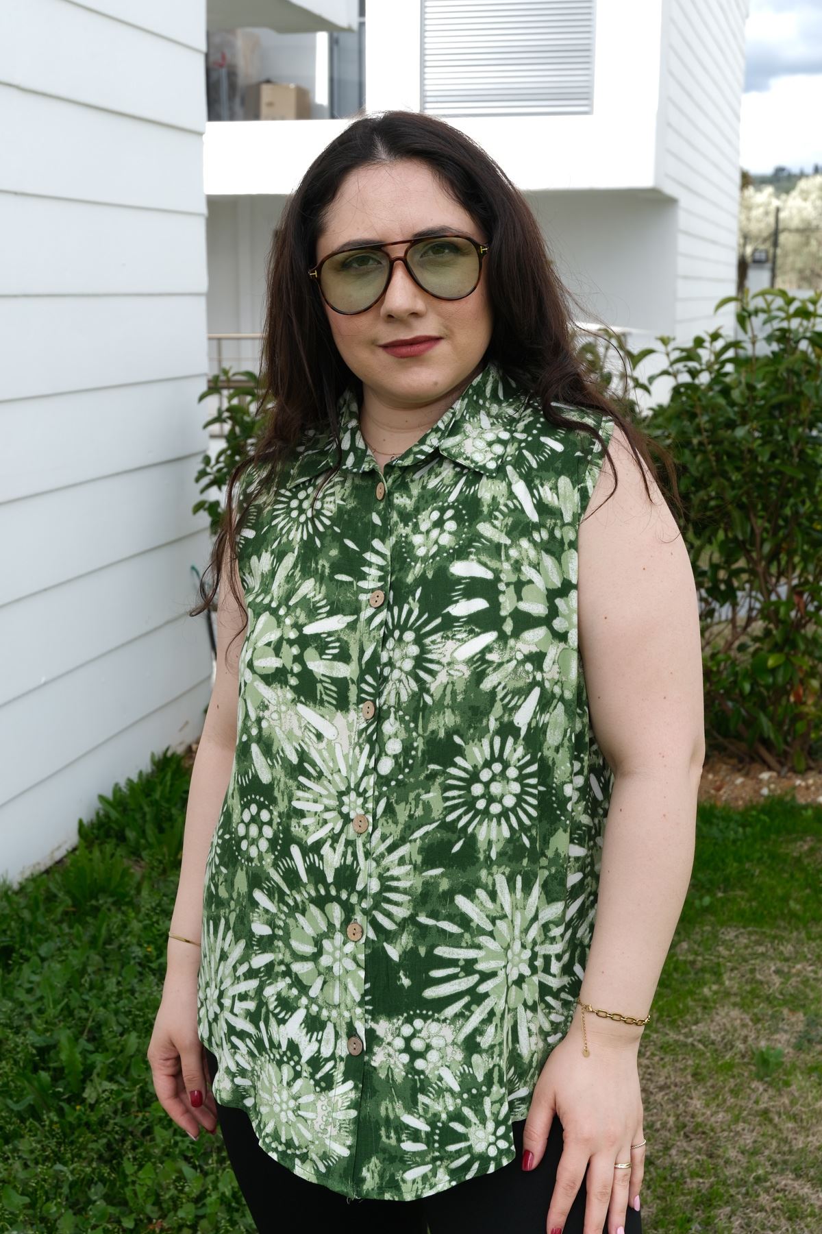 RENKTE BÜYÜK BEDEN KALIN ASKILI DESENLİ BLUZ