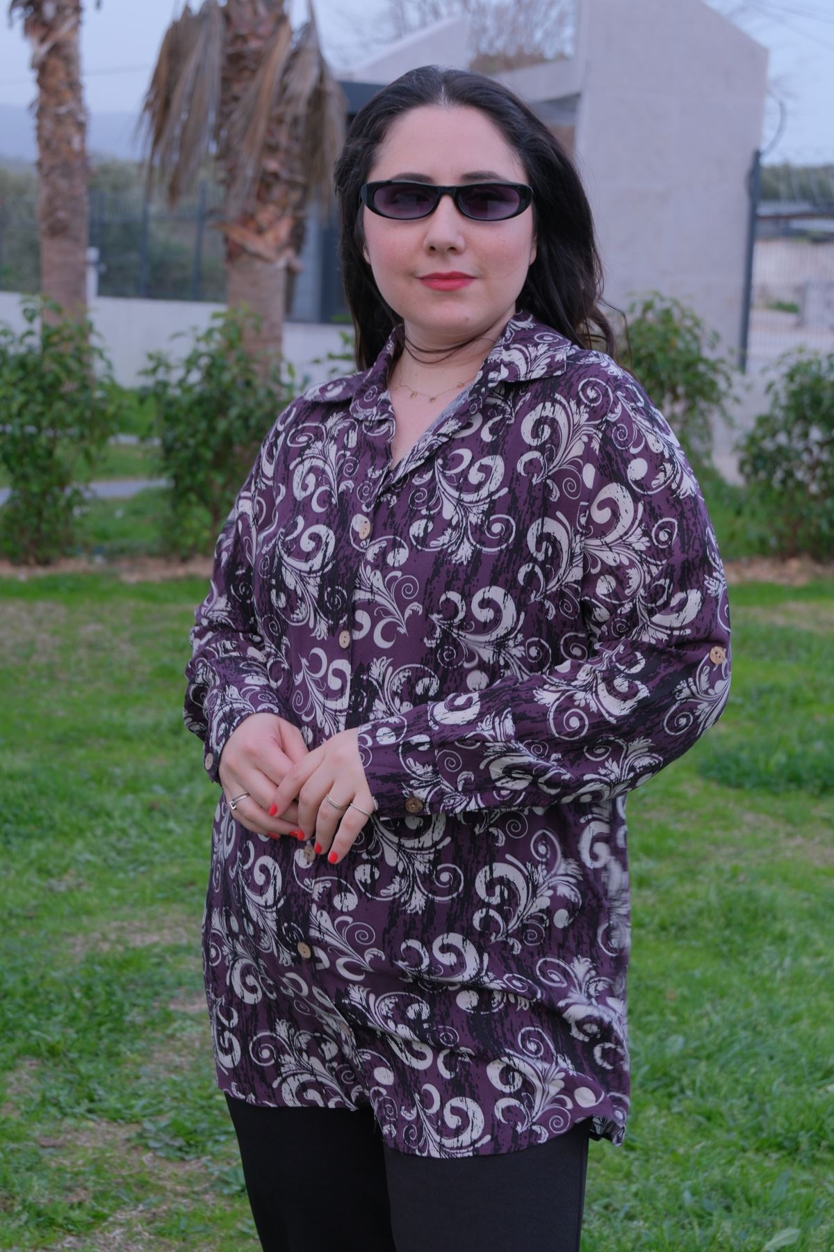 RENKTE BÜYÜK BEDEN DESENLİ DÜĞMELİ GÖMLEK