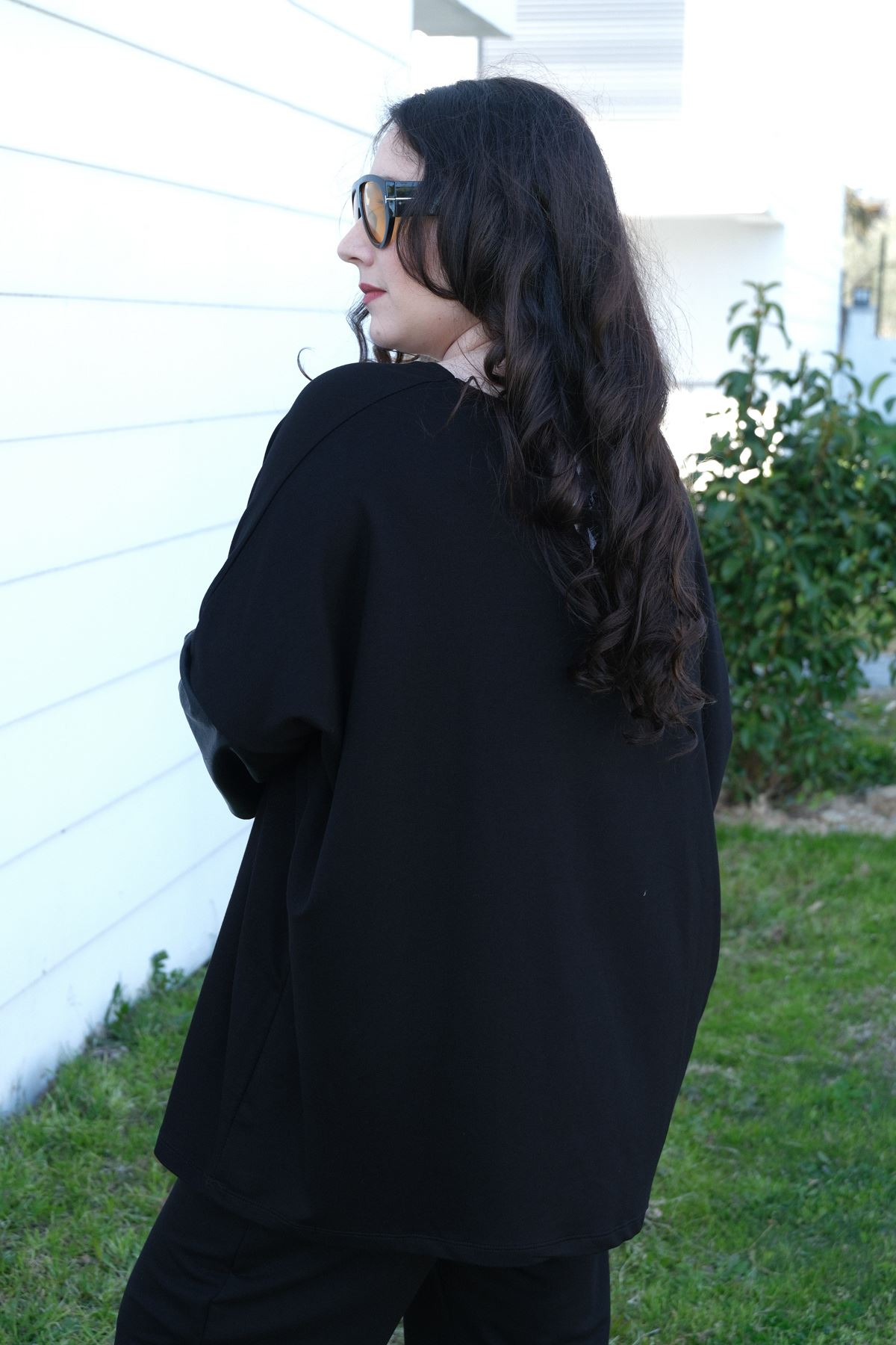 RENKTE BÜYÜK BEDEN ZİNCİRLİ DERİ GARNİLİ SALAŞ BLUZ&TUNİK