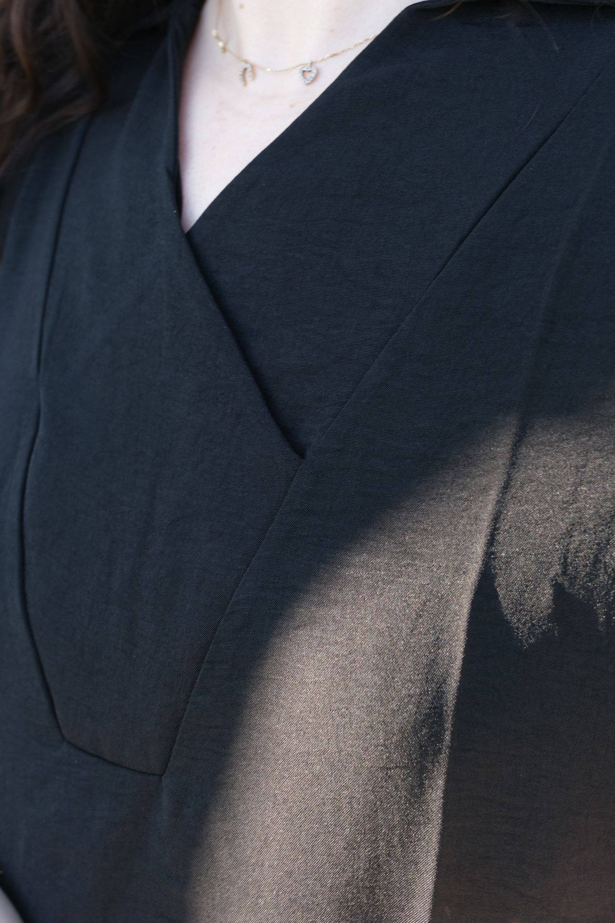 RENKTE BÜYÜK BEDEN KİLO GİZLEYEN SİYAH BLUZ