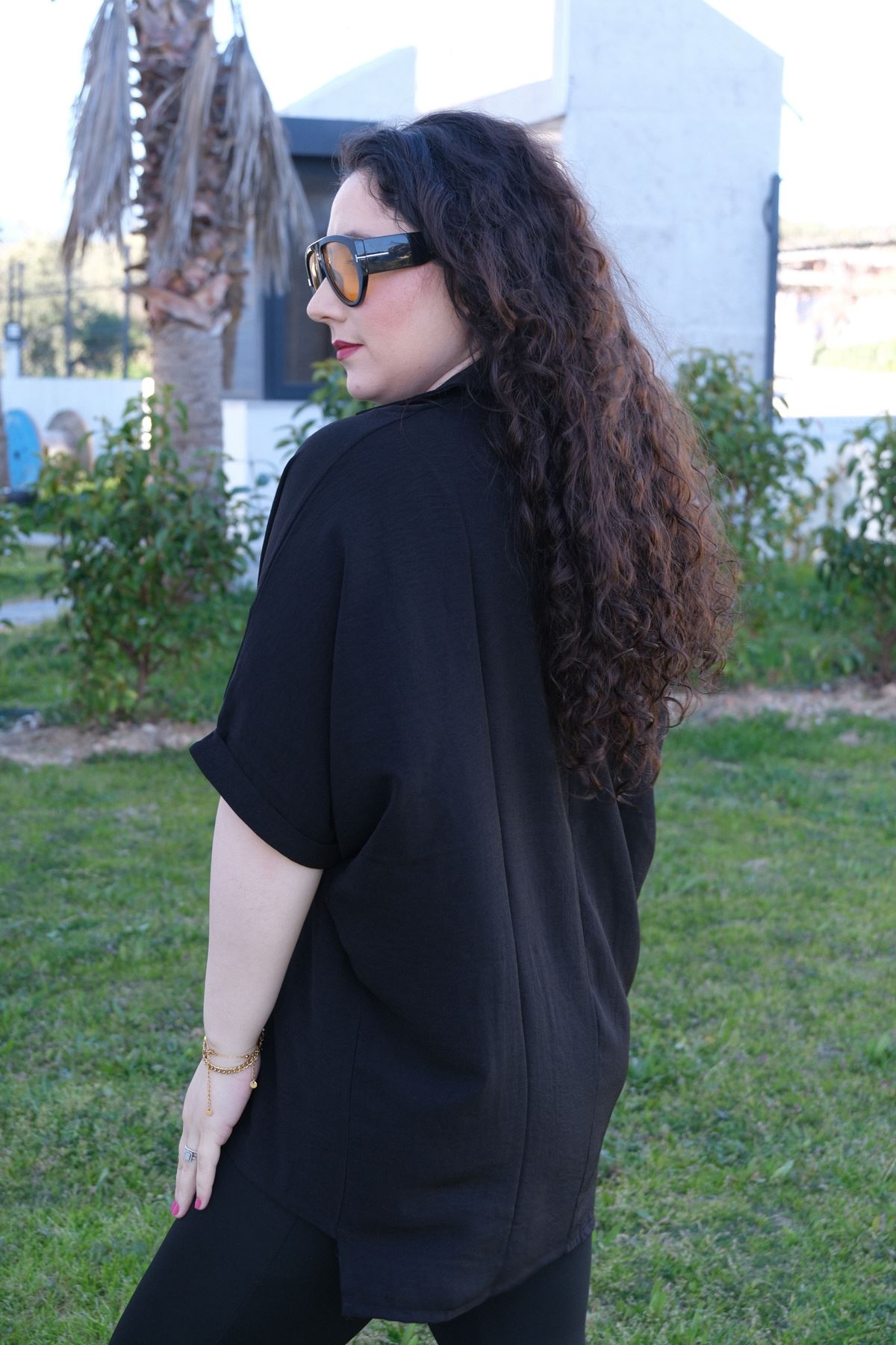 RENKTE BÜYÜK BEDEN KİLO GİZLEYEN SİYAH BLUZ