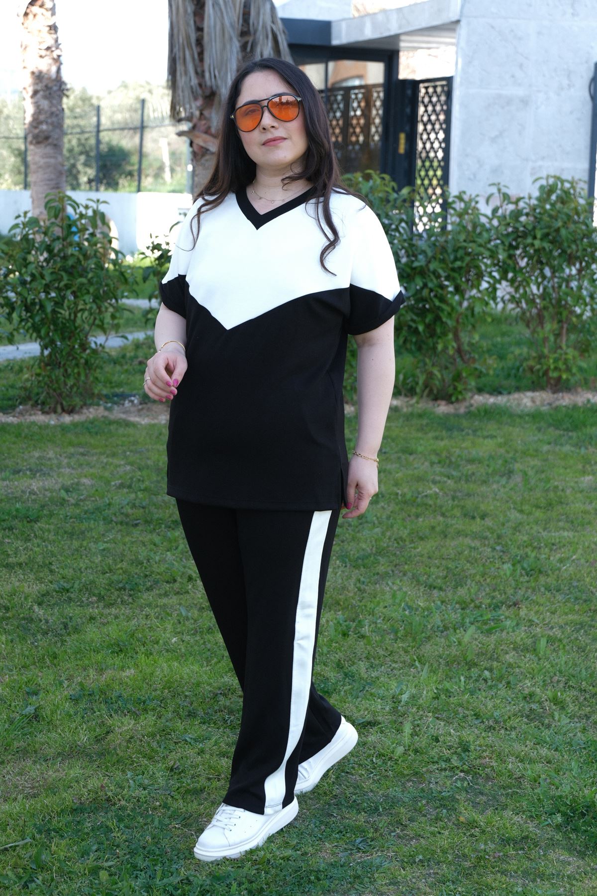 RENKTE BÜYÜK BEDEN BEYAZ V DETAY ALT ÜST TAKIM