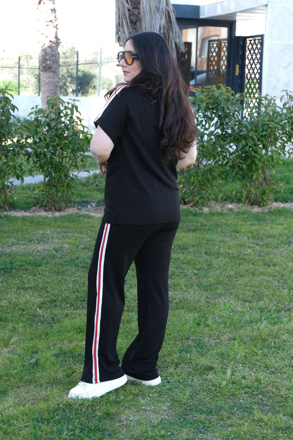 RENKTE BÜYÜK BEDEN FERMUARLI ŞERİTLİ SİYAH ALT ÜST TAKIM