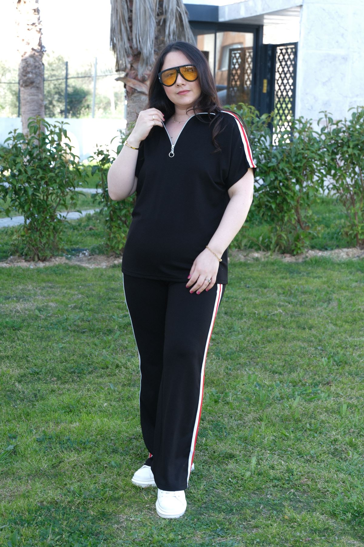 RENKTE BÜYÜK BEDEN FERMUARLI ŞERİTLİ SİYAH ALT ÜST TAKIM