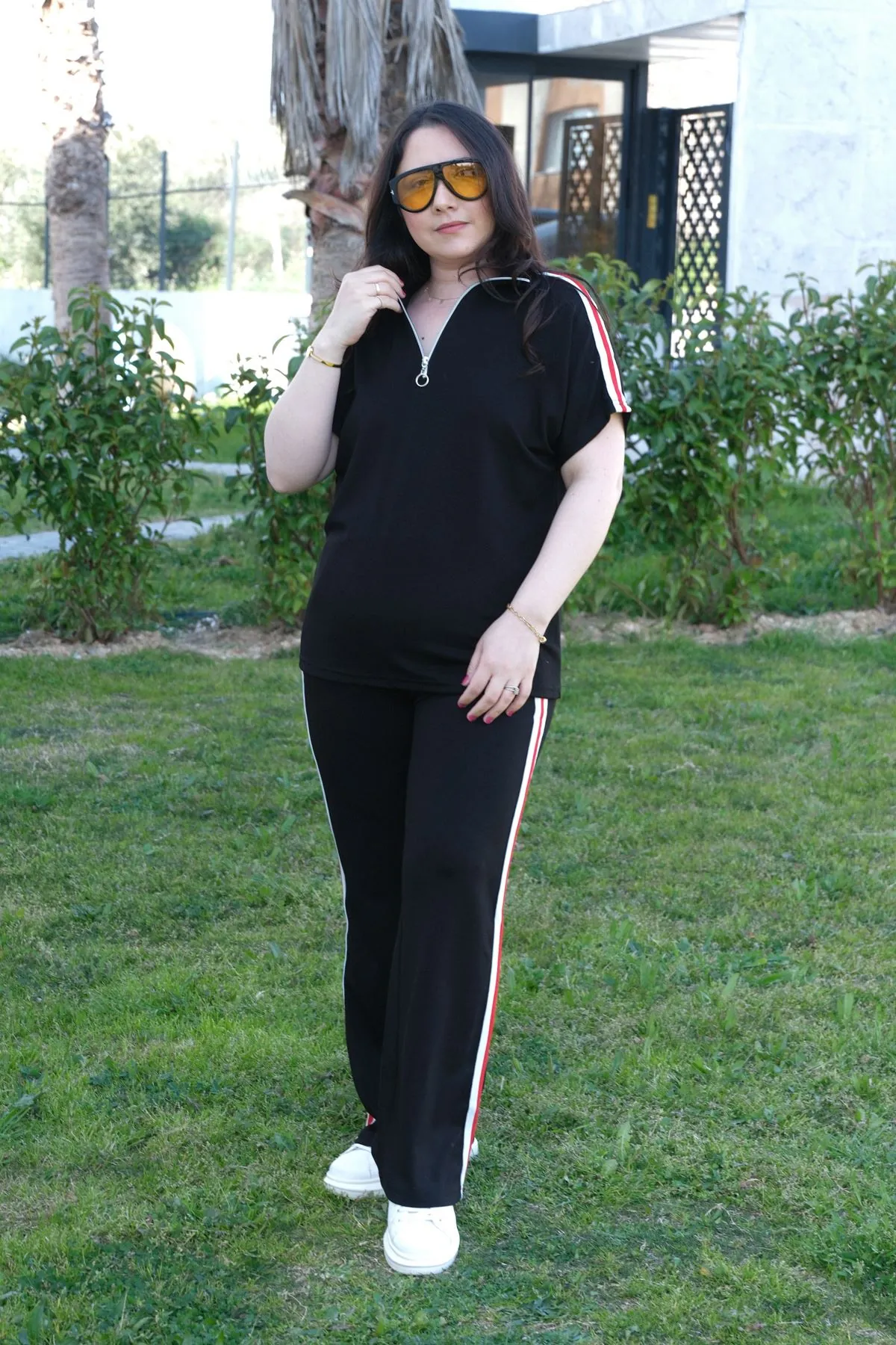 RENKTE BÜYÜK BEDEN FERMUARLI ŞERİTLİ SİYAH ALT ÜST TAKIM