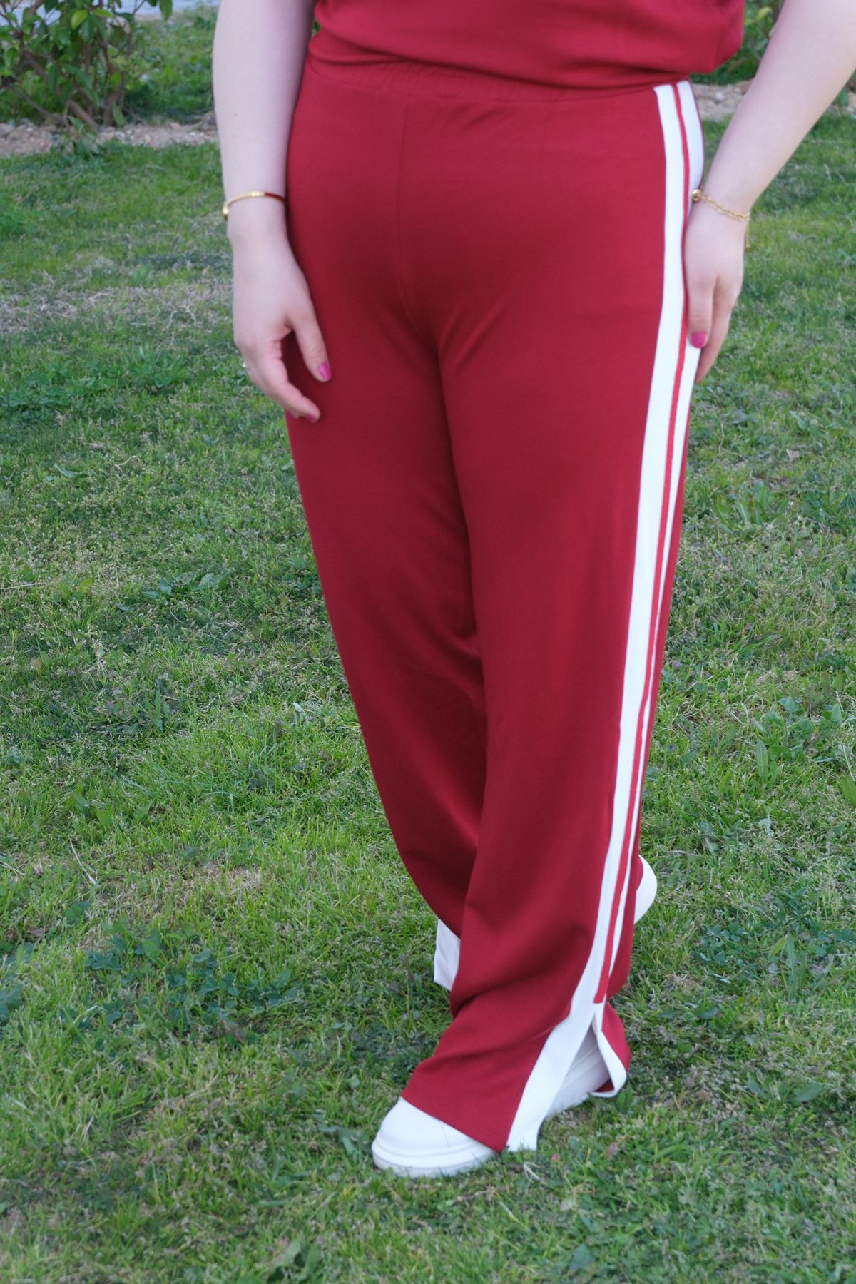 RENKTE BÜYÜK BEDEN BEYAZ ŞERİTLİ BORDO İKİLİ TAKIM