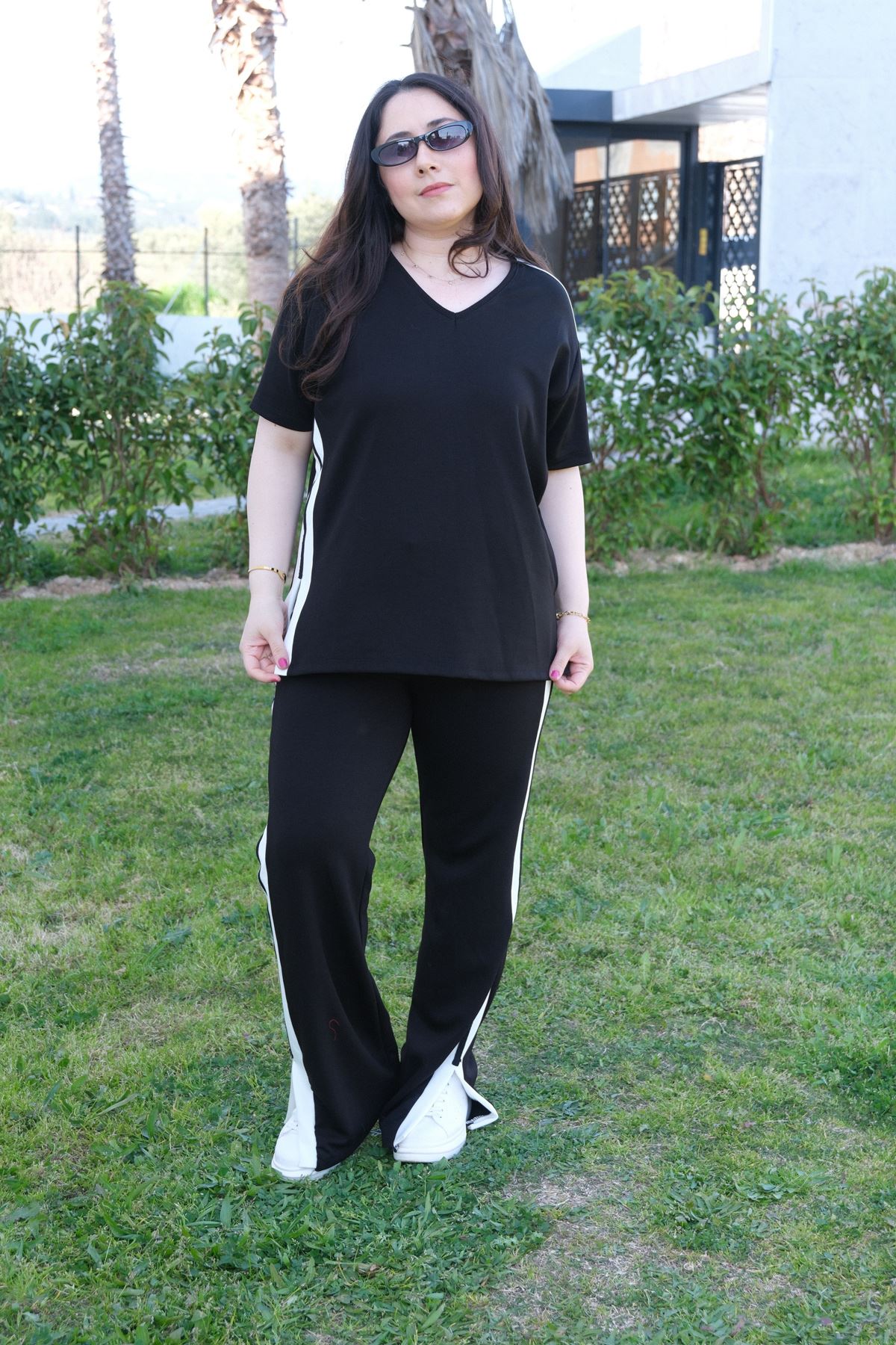 RENKTE BÜYÜK BEDEN BEYAZ ŞERİTLİ SİYAH İKİLİ TAKIM