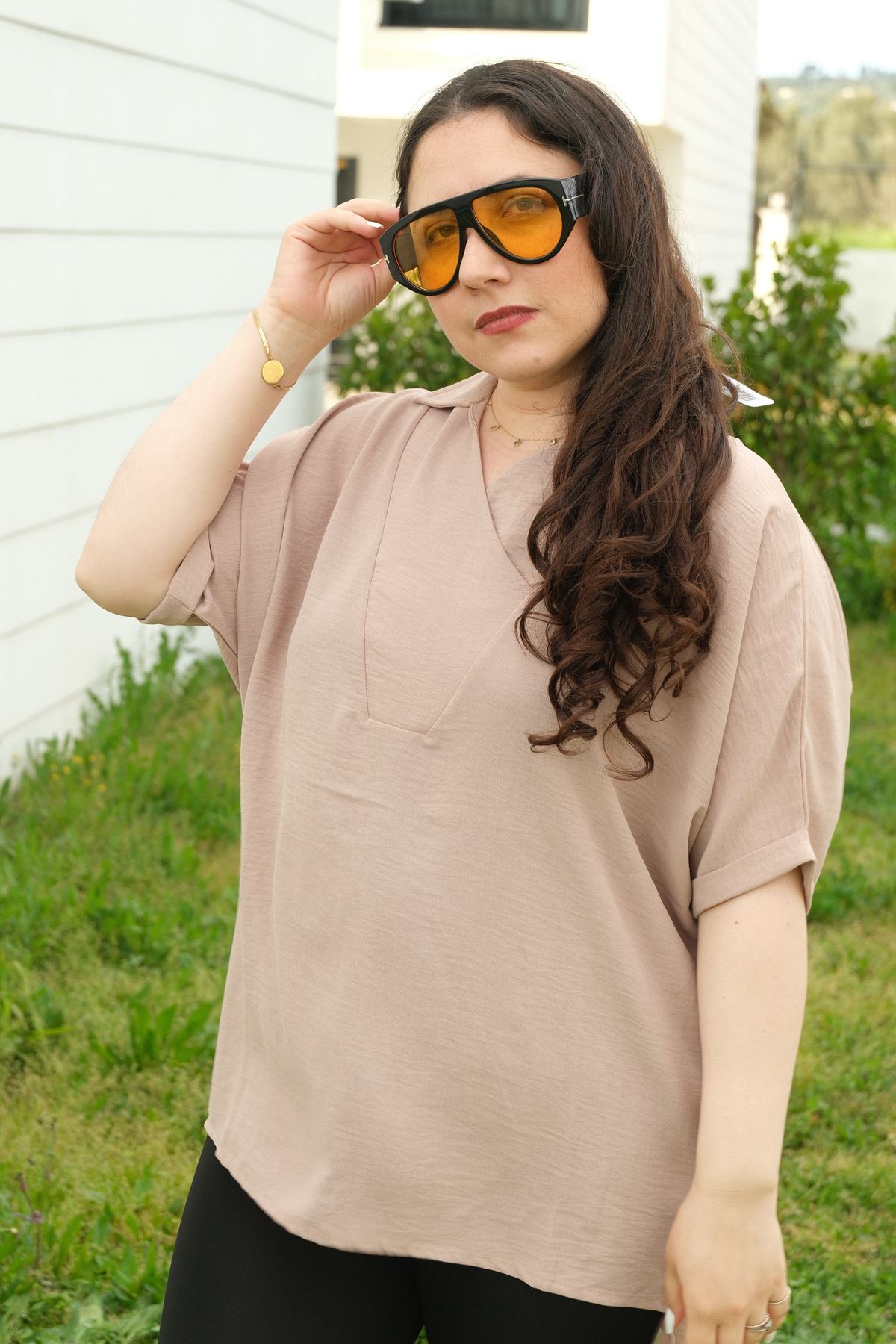 RENKTE BÜYÜK BEDEN KİLO GİZLEYEN KREM BLUZ