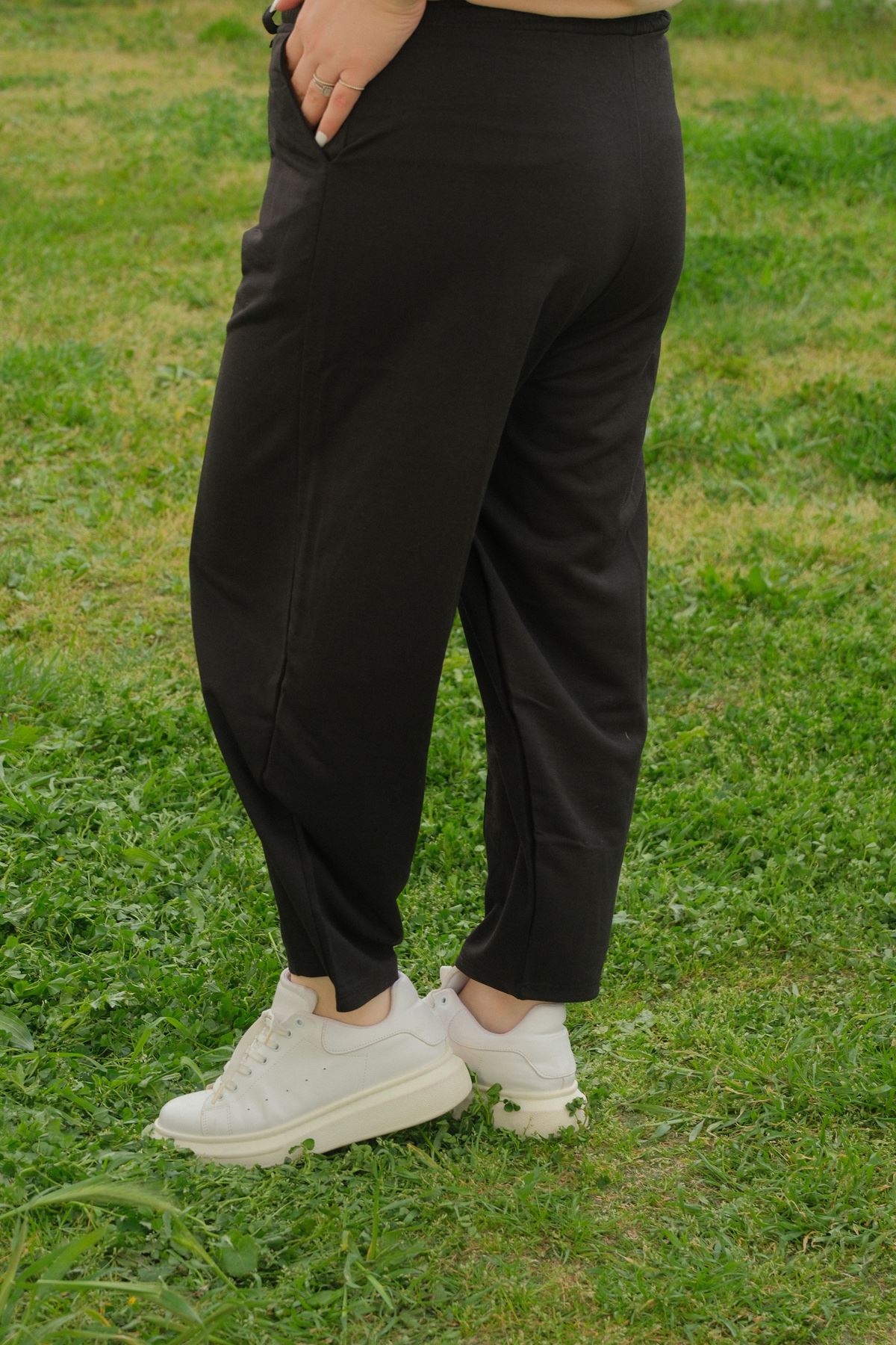 RENKTE BÜYÜK BEDEN SİYAH ŞALVAR PANTOLON