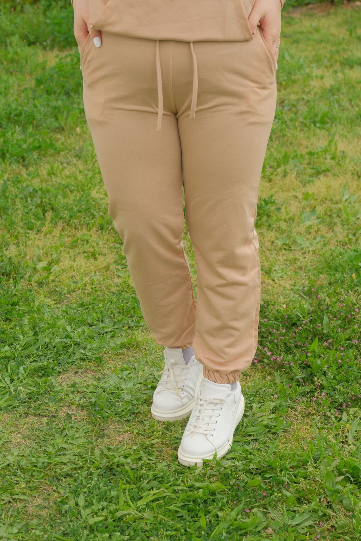 RENKTE KANGURU CEPLİ KAHVE ALT ÜST TAKIM