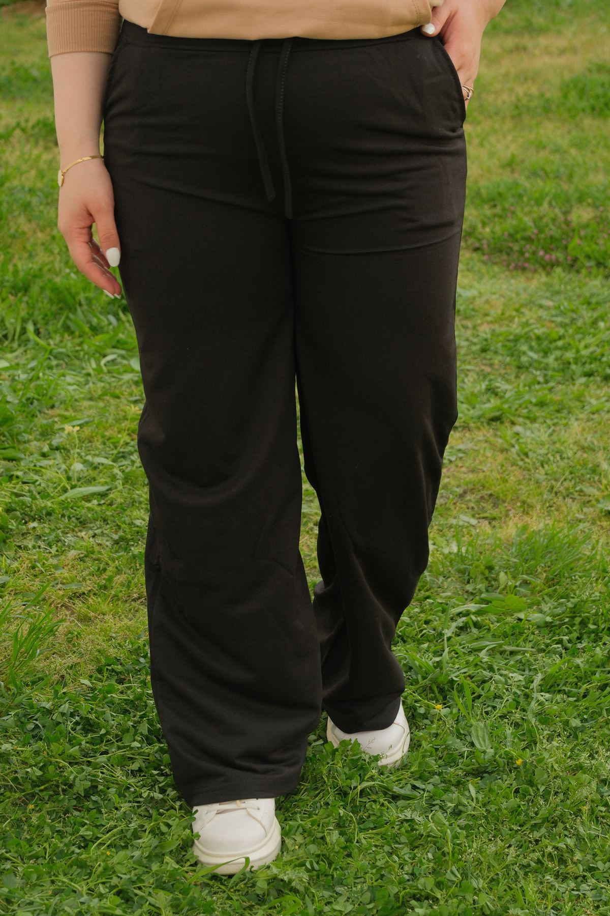 RENKTE BÜYÜK BEDEN SİYAH BOL PAÇA ALT