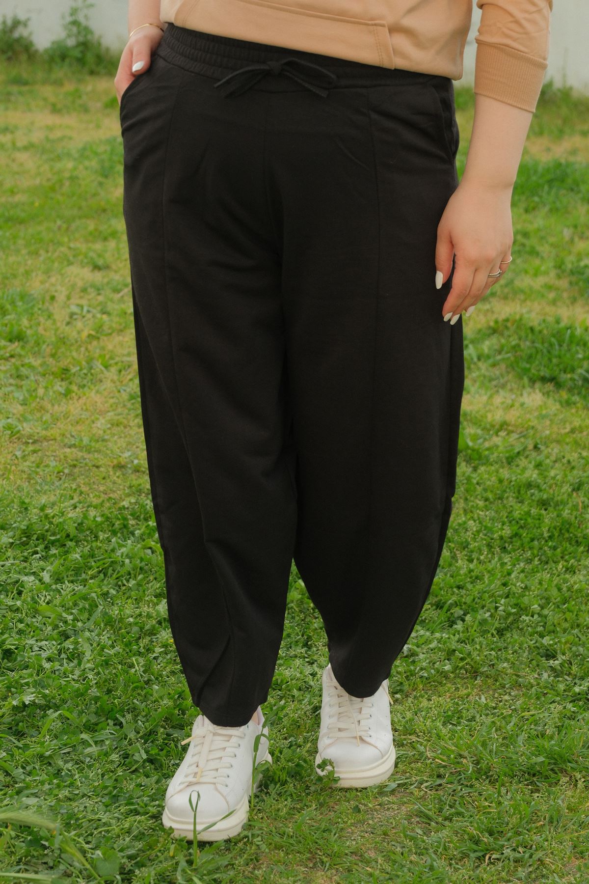 RENKTE BÜYÜK BEDEN SİYAH ŞALVAR PANTOLON