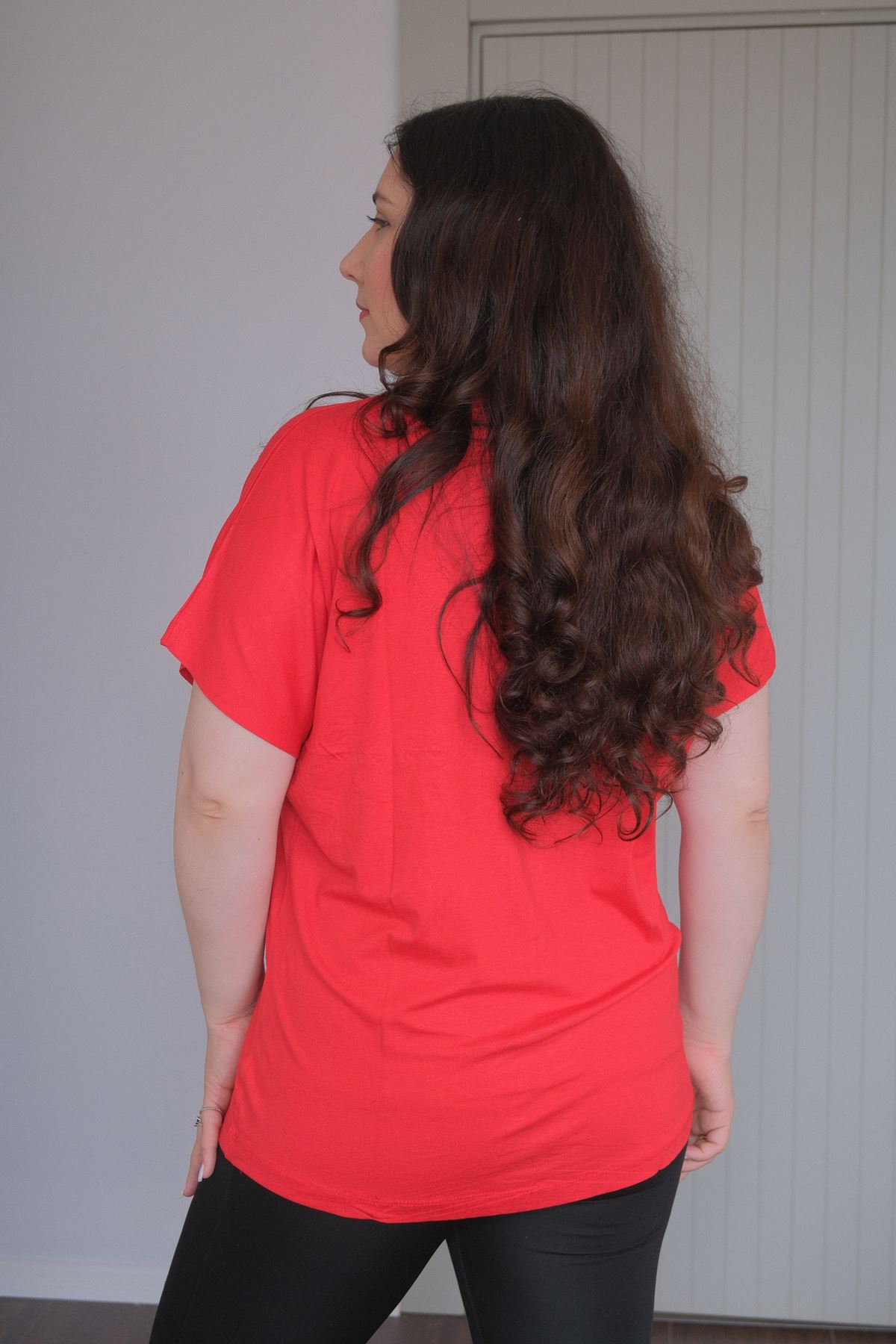 RENKTE BÜYÜK BEDEN YILDIZ PUL NAKIŞLI KIRMIZI BLUZ