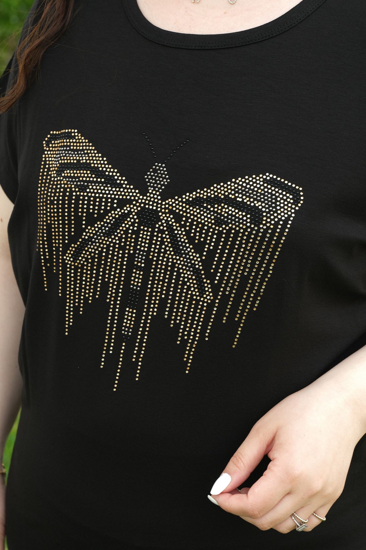 RENKTE BÜYÜK BEDEN YUSUFCUK TAŞLI SİYAH BLUZ