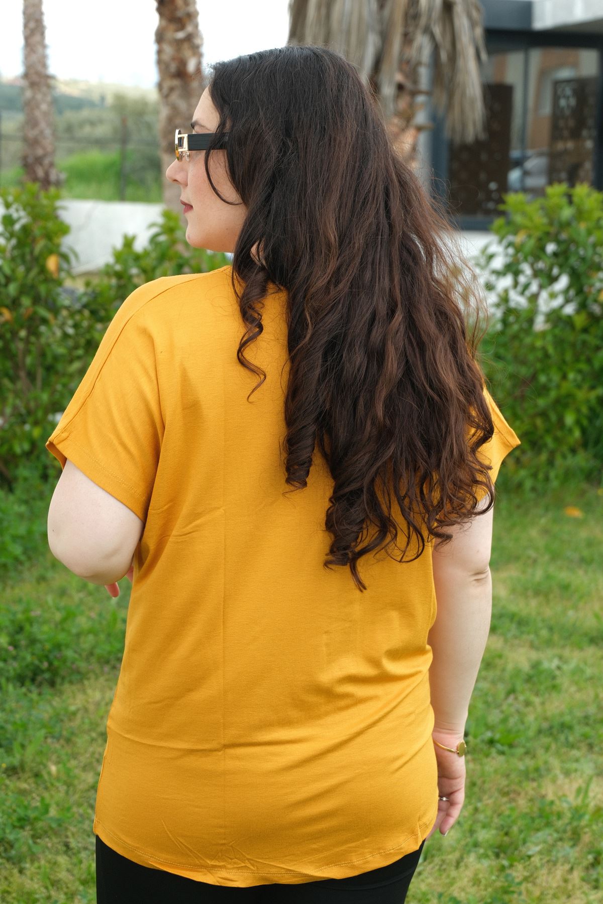 RENKTE BÜYÜK BEDEN YUSUFCUK TAŞLI HARDAL BLUZ