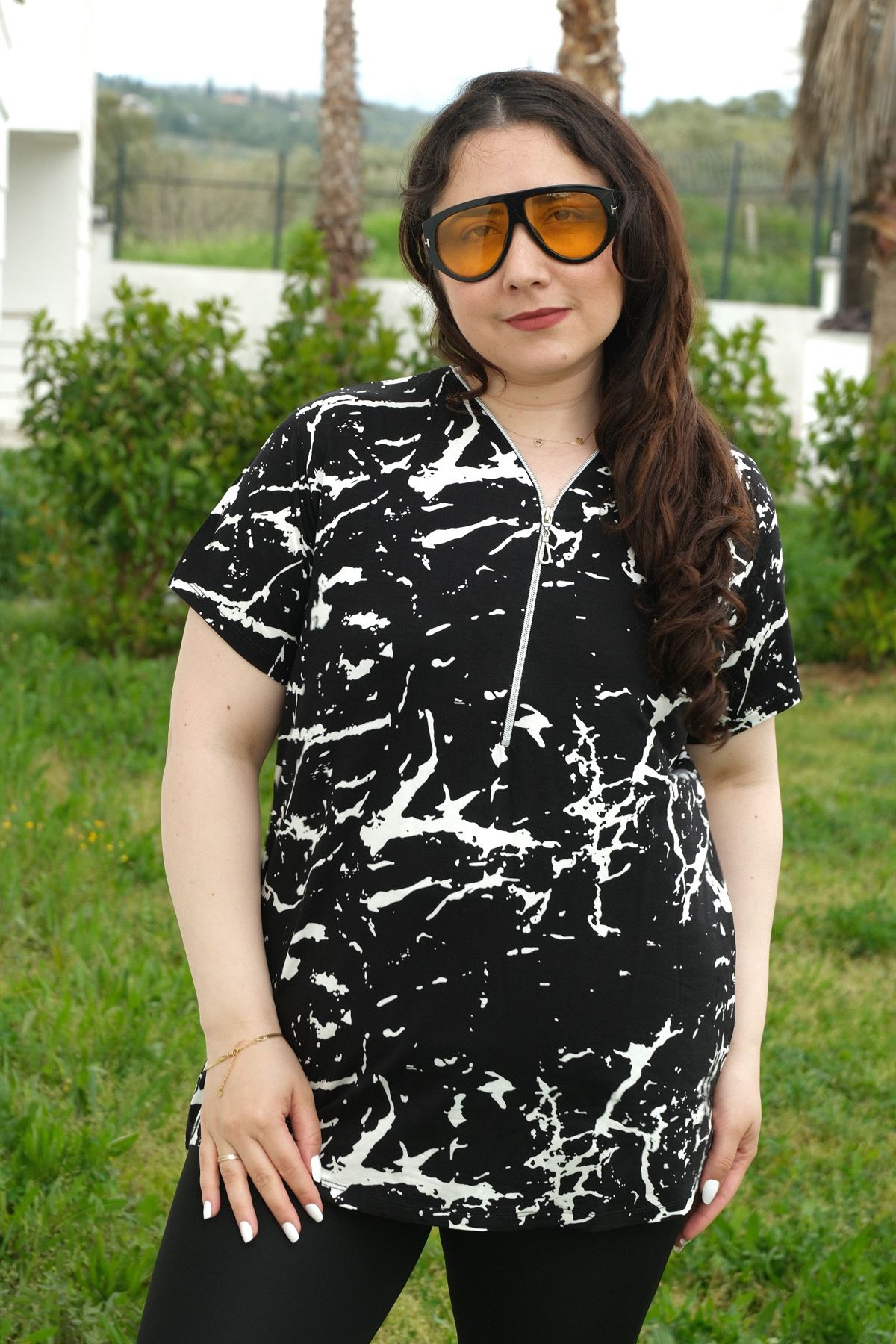 RENKTE BÜYÜK BEDEN FERMUARLI DESENLİ BLUZ