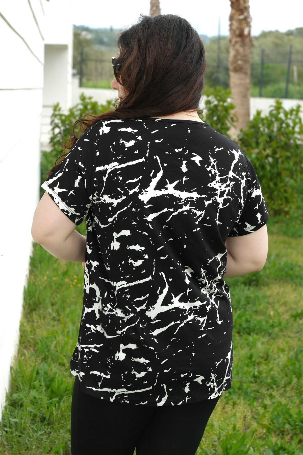 RENKTE BÜYÜK BEDEN FERMUARLI DESENLİ BLUZ