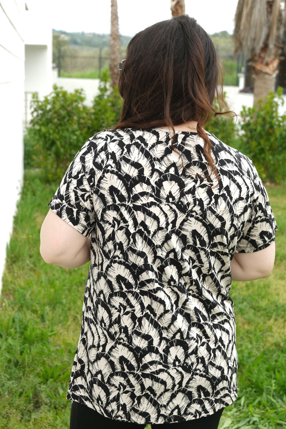 RENKTE BÜYÜK BEDEN FERMUARLI DESENLİ BLUZ