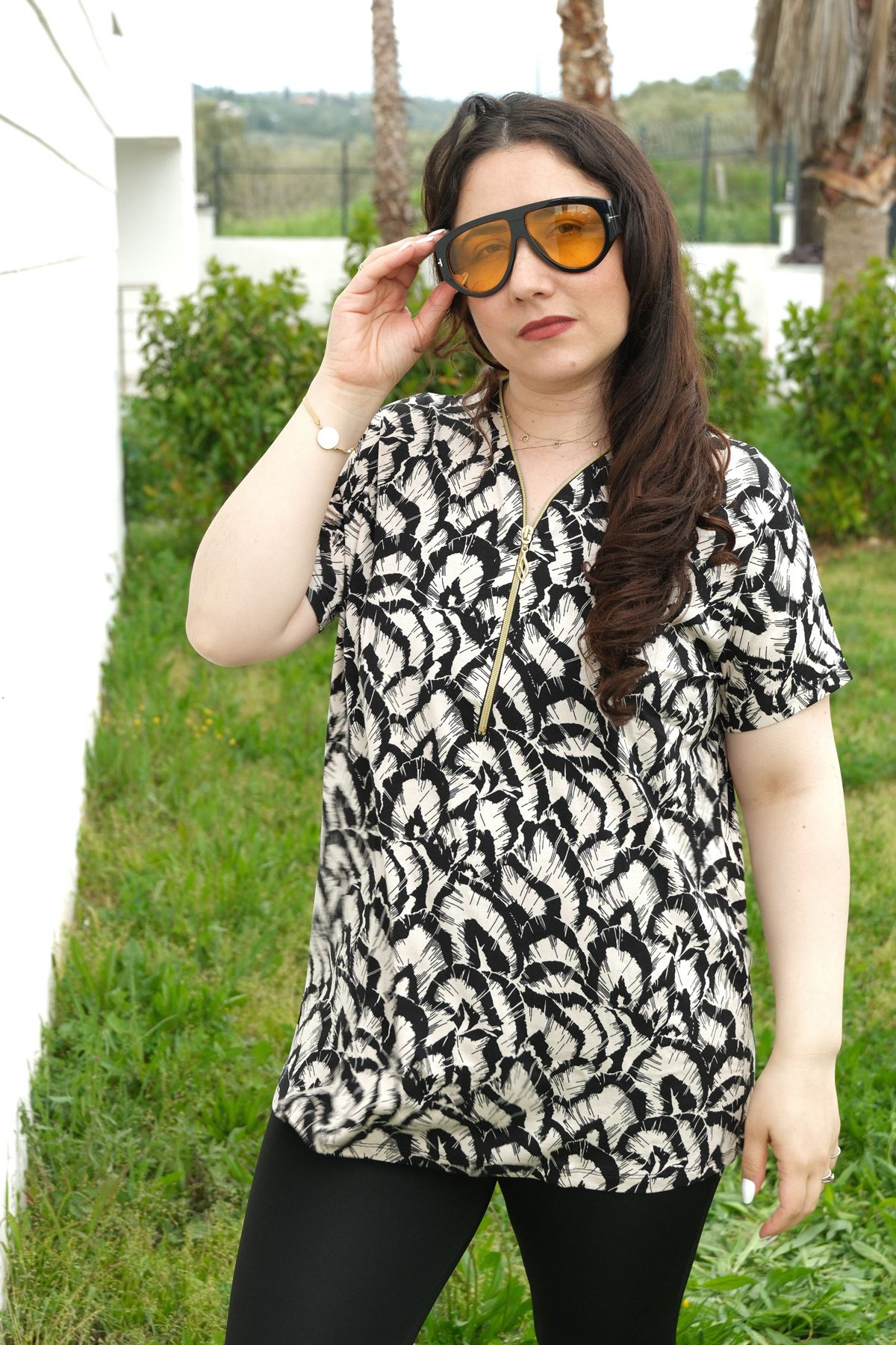 RENKTE BÜYÜK BEDEN FERMUARLI DESENLİ BLUZ