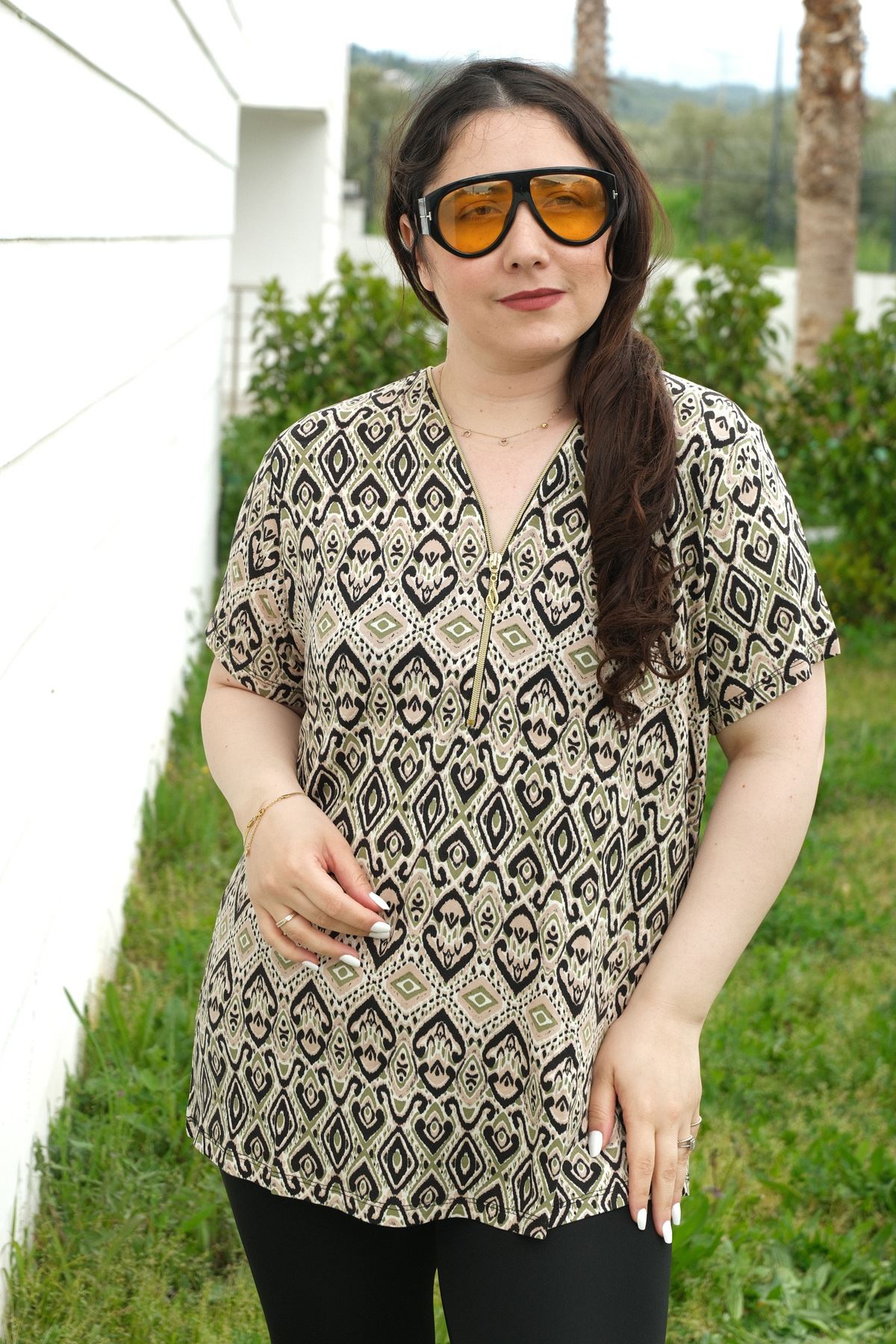 RENKTE BÜYÜK BEDEN FERMUARLI DESENLİ BLUZ