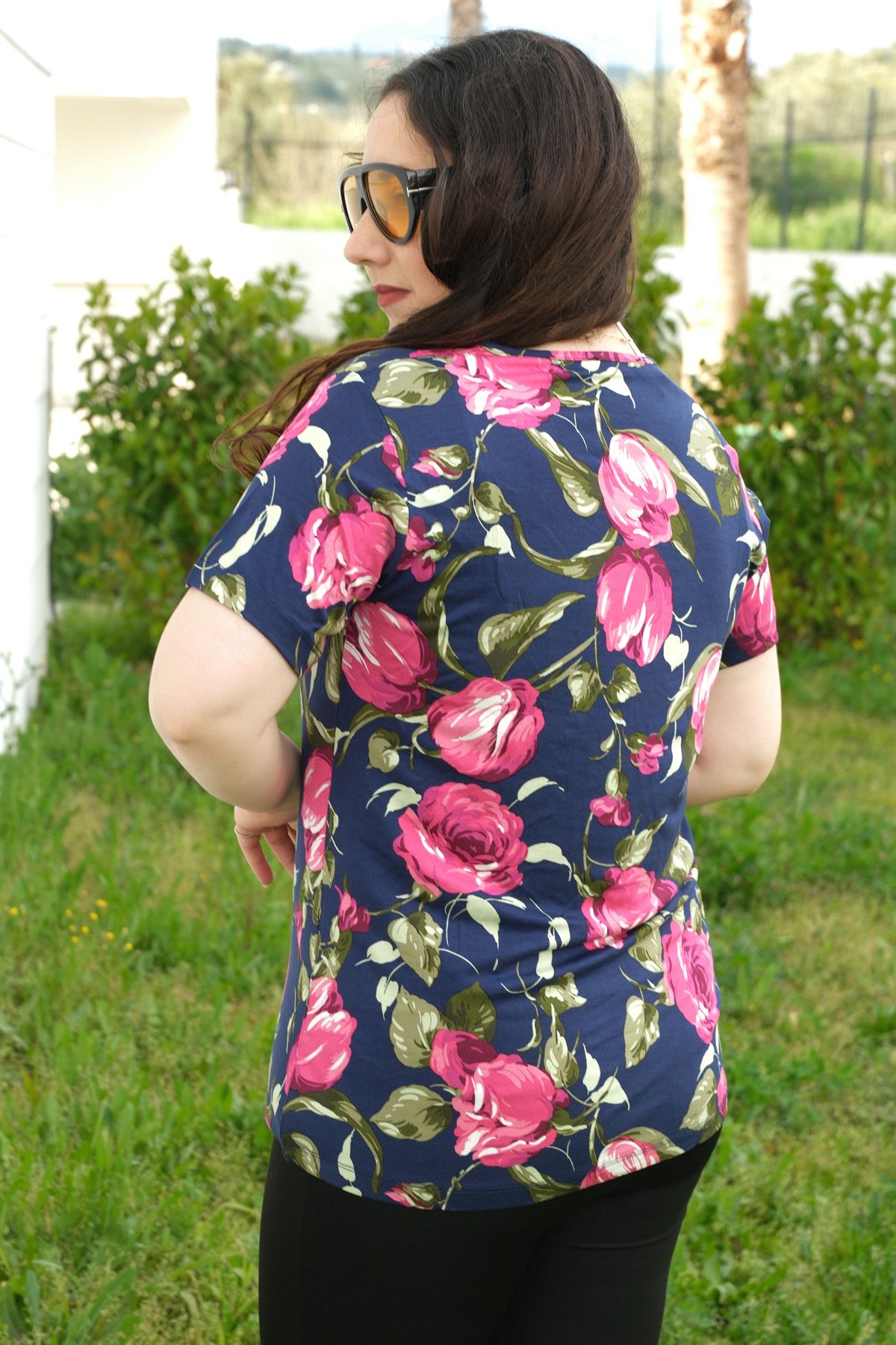 RENKTE BÜYÜK BEDEN YAKA BAĞCIKLI BONCUKLU DESENLİ BLUZ