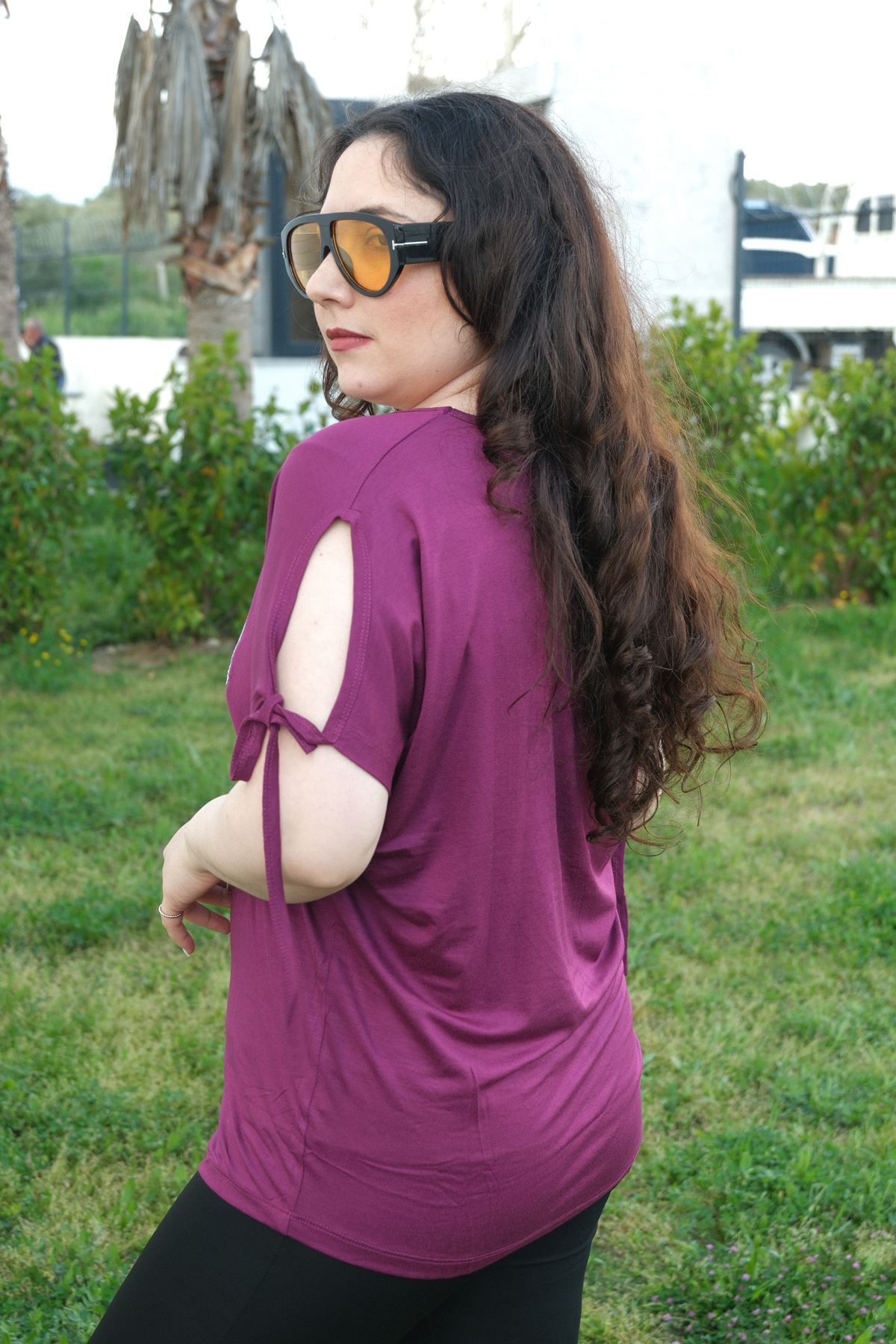 RENKTE BÜYÜK BEDEN ENJOY PULLU NAKIŞLI KIRMIZI BLUZ