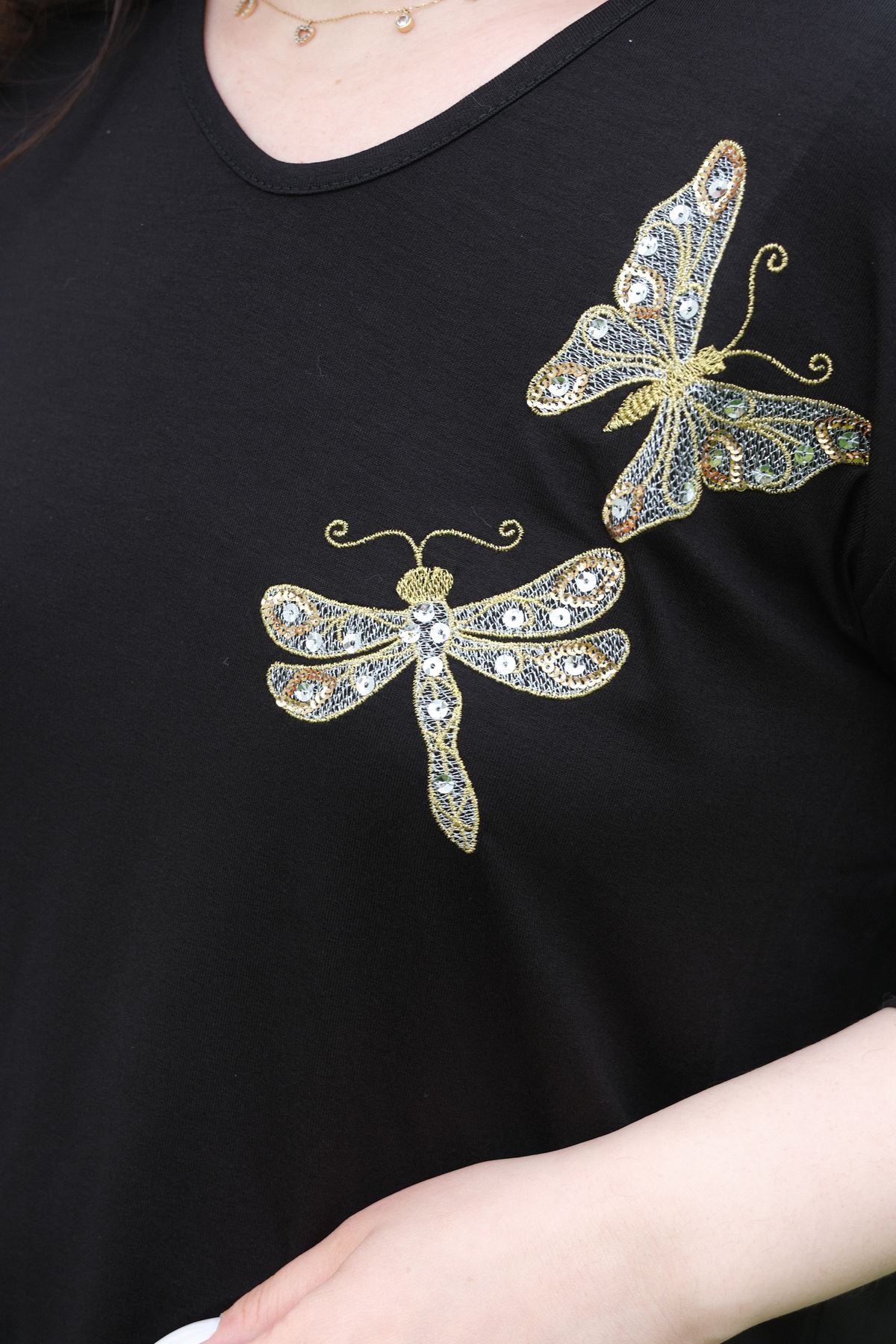 RENKTE BÜYÜK BEDEN KELEBEK YUSUFCUK PULLU NAKIŞLI SİYAH BLUZ