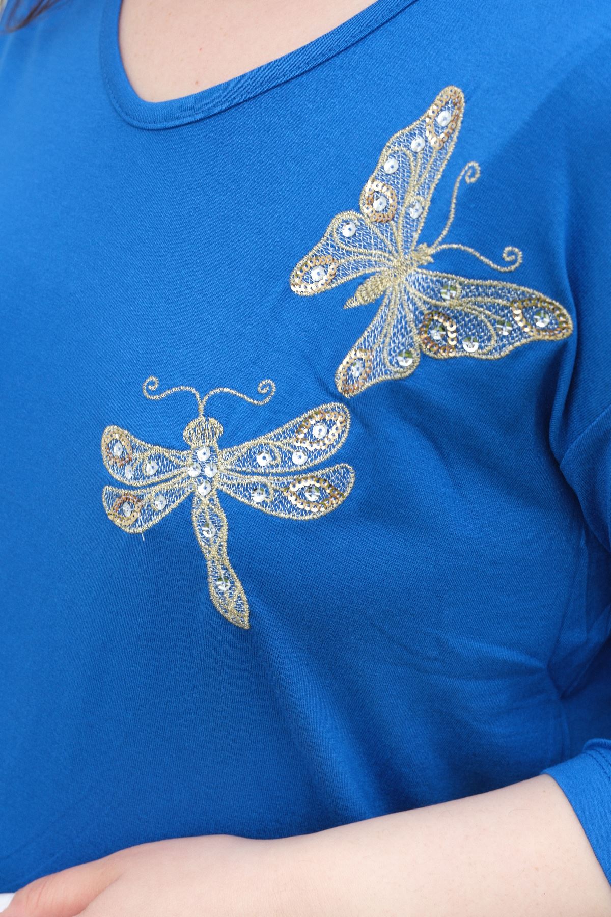 RENKTE BÜYÜK BEDEN KELEBEK YUSUFCUK PULLU NAKIŞLI SAKS BLUZ