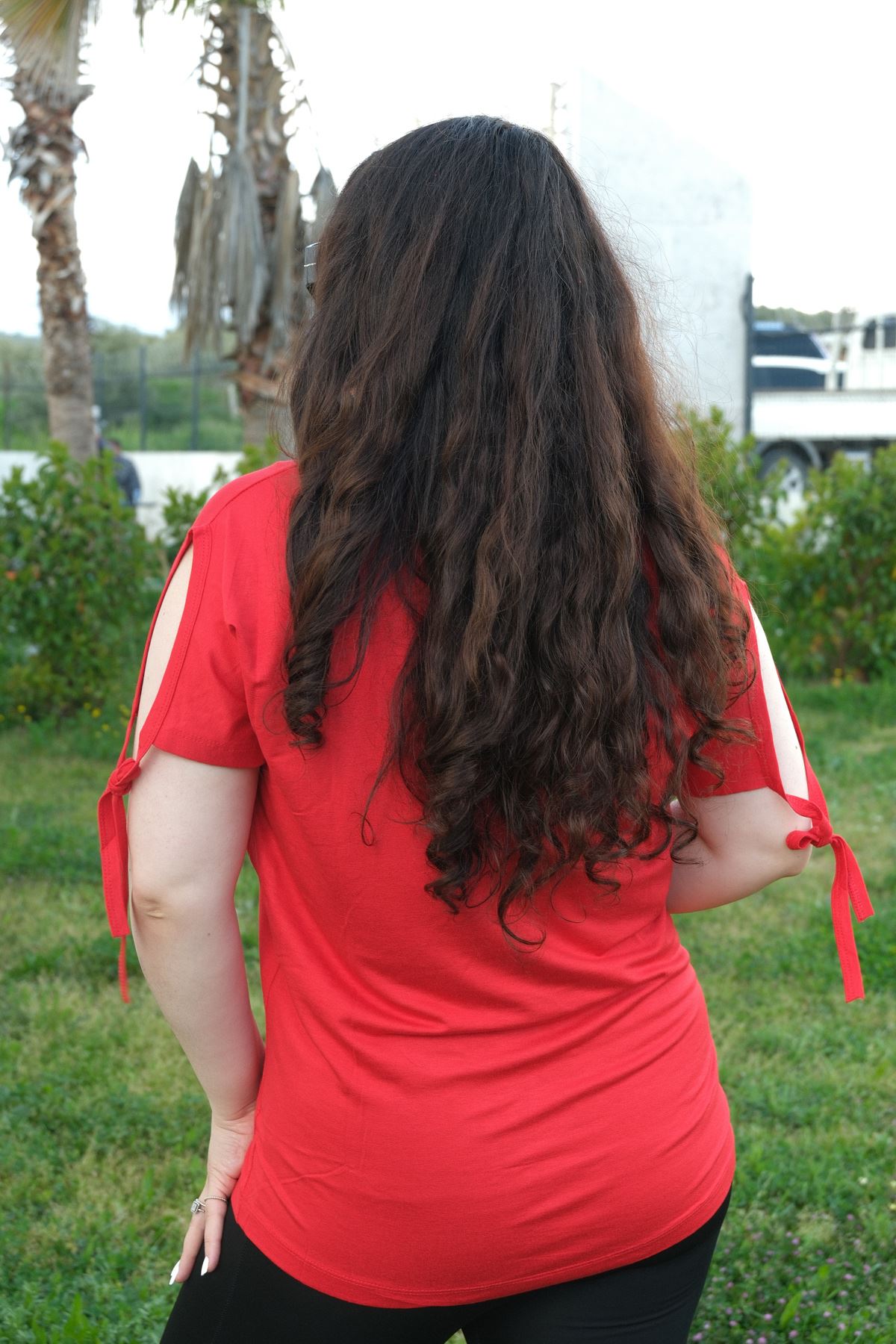 RENKTE BÜYÜK BEDEN ENJOY PULLU NAKIŞLI KIRMIZI BLUZ