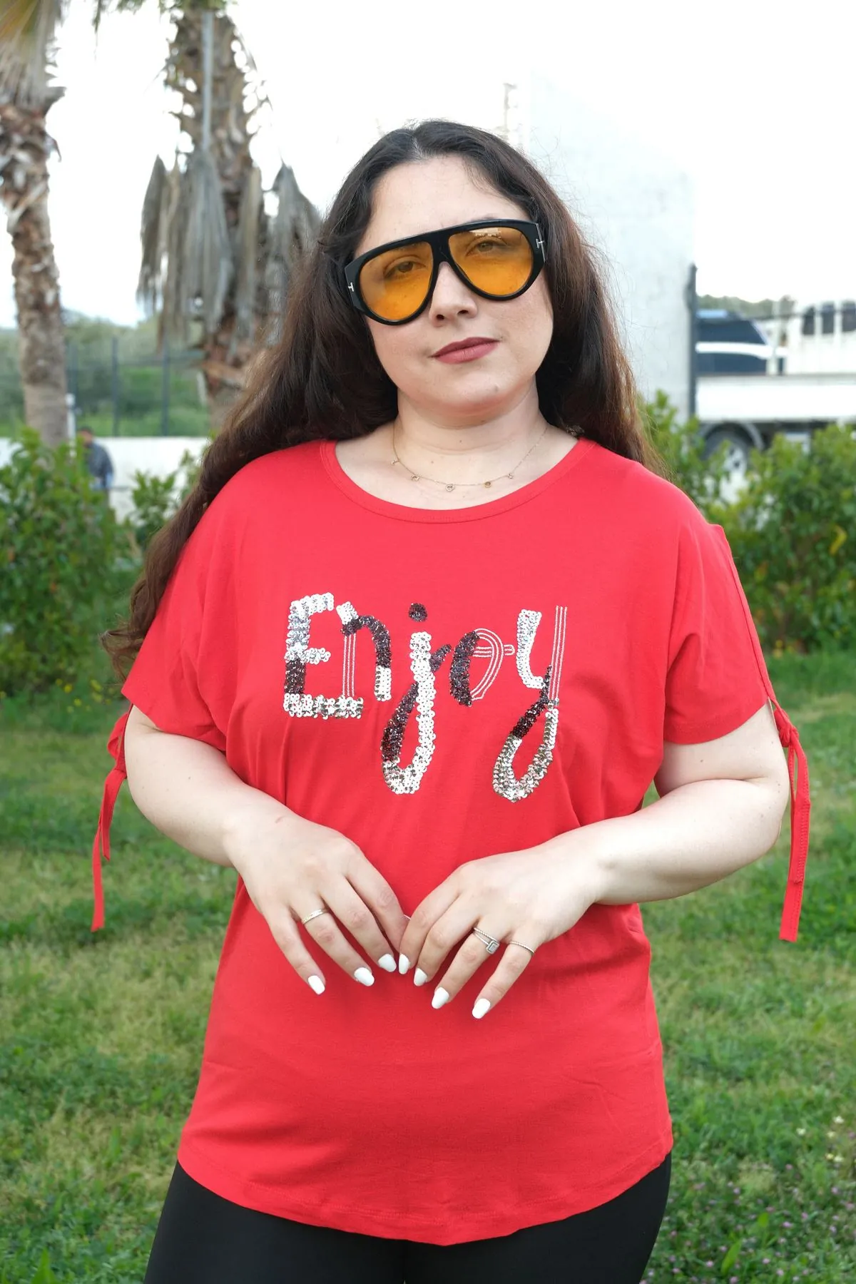 RENKTE BÜYÜK BEDEN ENJOY PULLU NAKIŞLI KIRMIZI BLUZ
