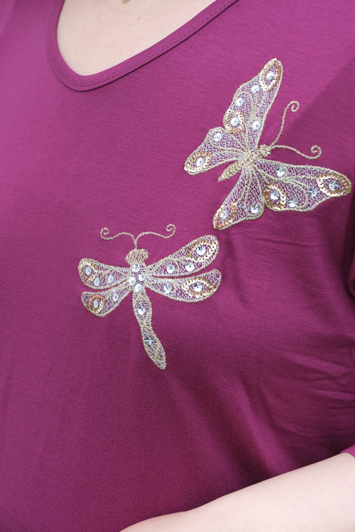 RENKTE BÜYÜK BEDEN KELEBEK YUSUFCUK PULLU NAKIŞLI MOR BLUZ