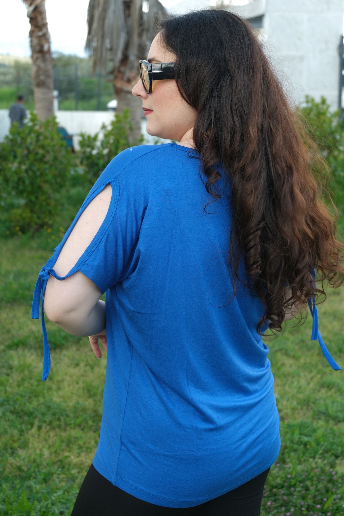 RENKTE BÜYÜK BEDEN ENJOY PULLU NAKIŞLI SAKS BLUZ