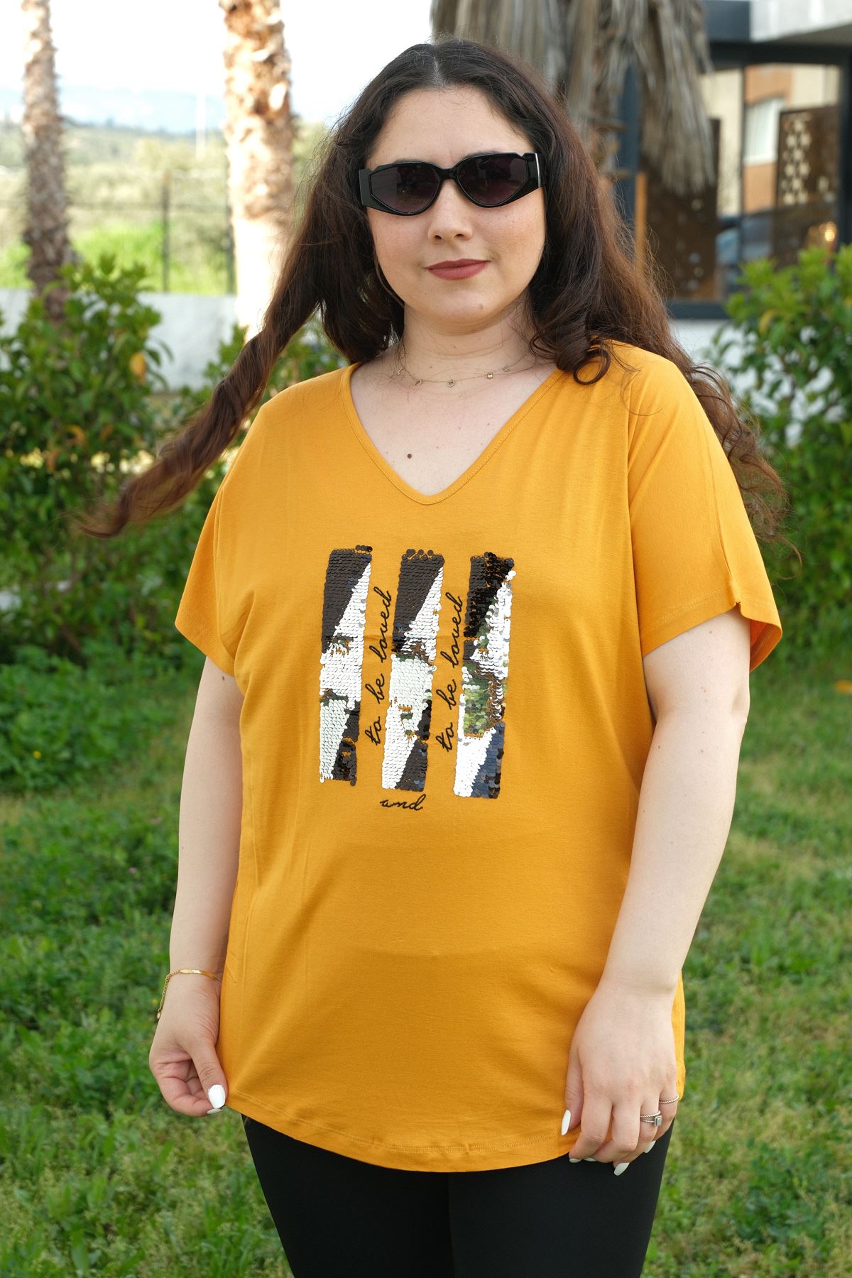 RENKTE BÜYÜK BEDEN V YAKA PULLU YARASA KOL SARI BLUZ