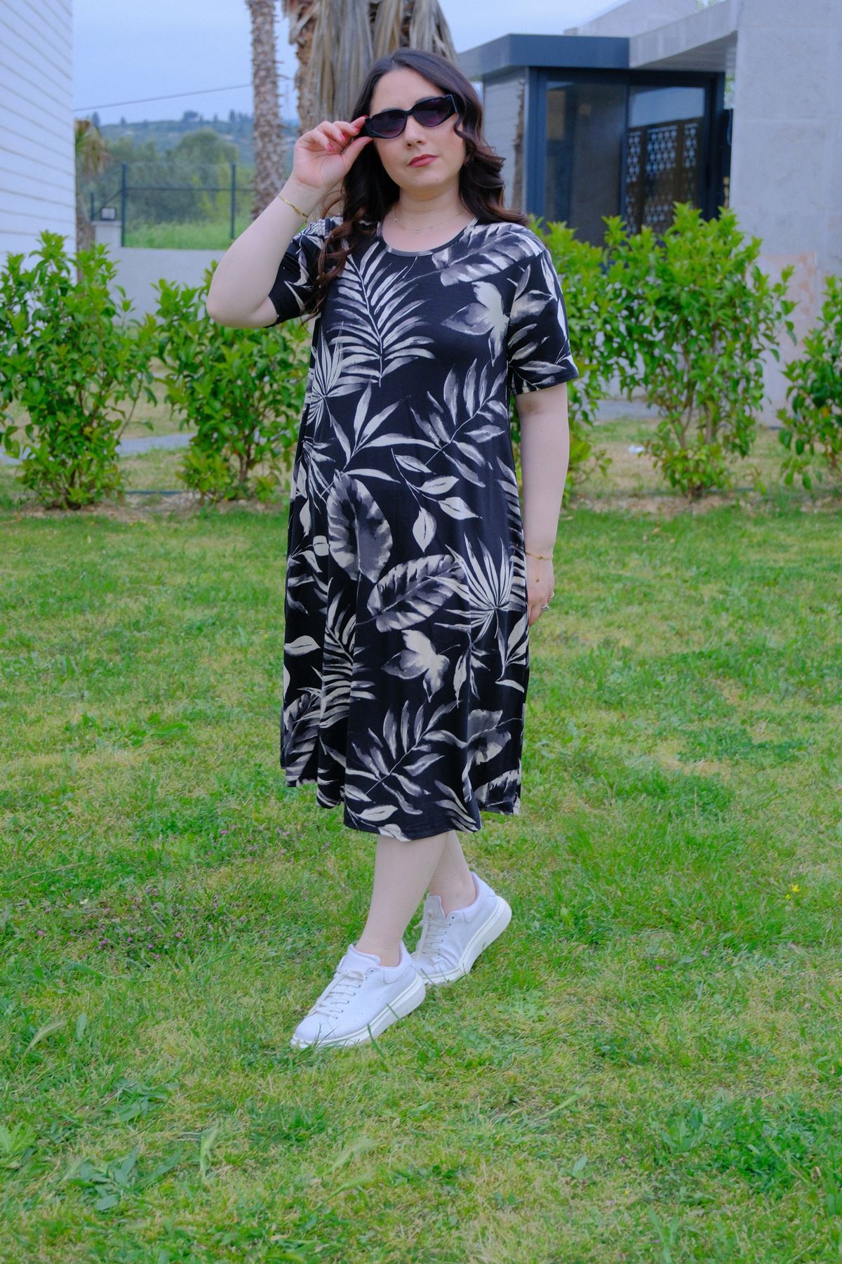 RENKTE DESENLİ BATTAL BEDEN PAMUKLU ESNEK ELBİSE