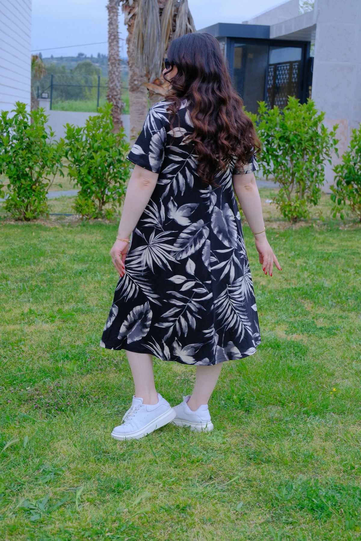 RENKTE DESENLİ BATTAL BEDEN PAMUKLU ESNEK ELBİSE