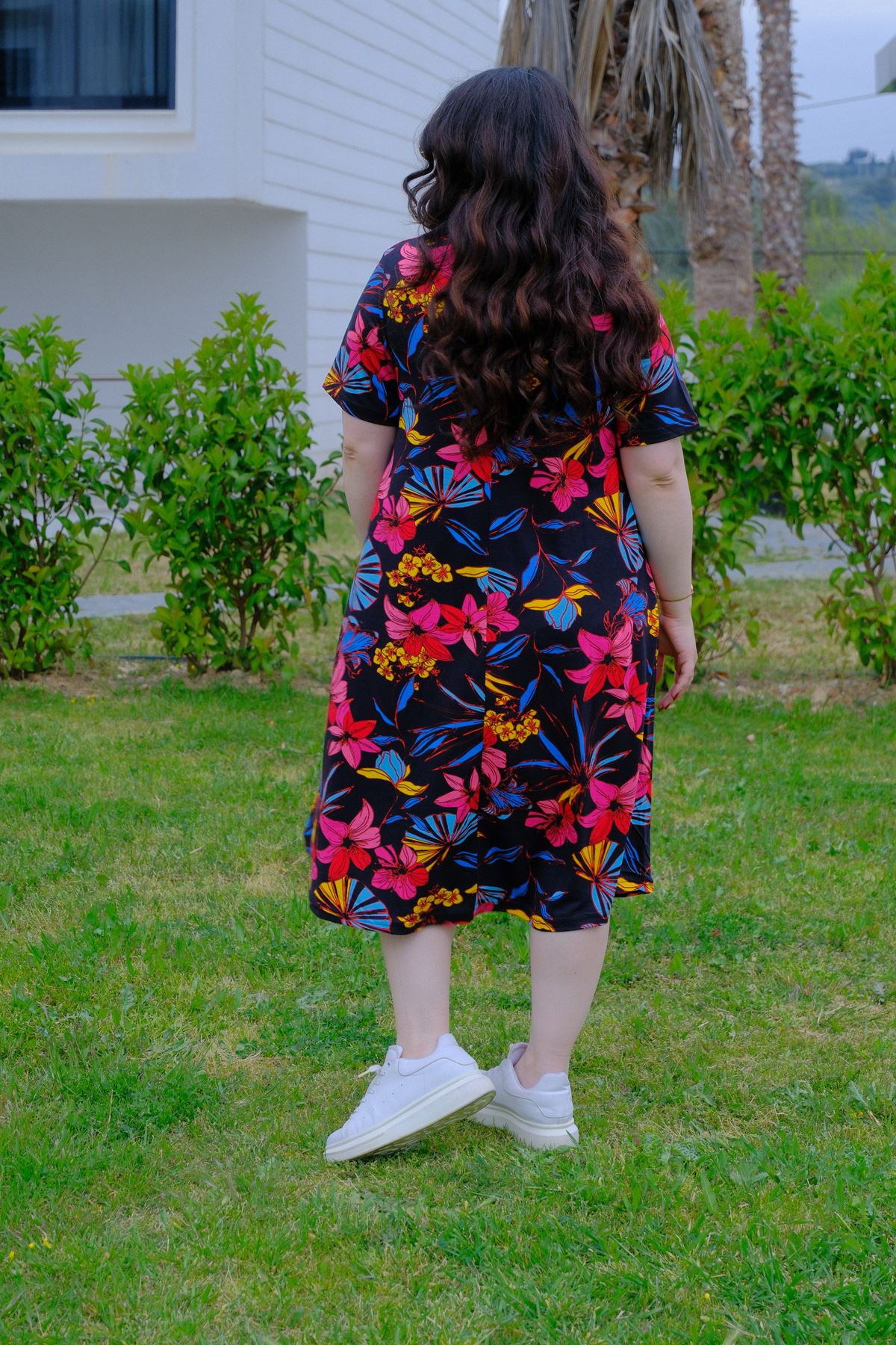 RENKTE DESENLİ BATTAL BEDEN PAMUKLU ESNEK ELBİSE