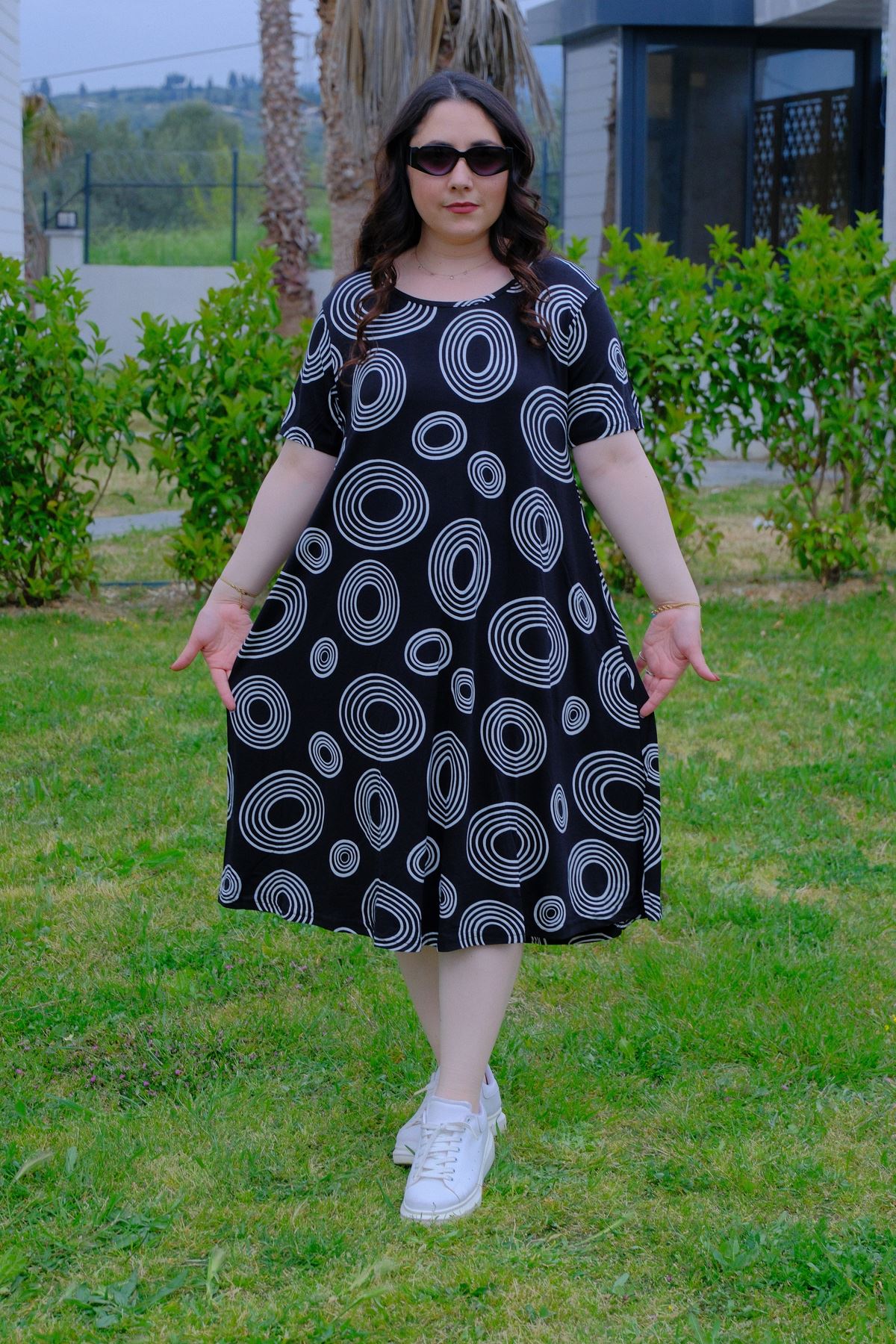 RENKTE DESENLİ BATTAL BEDEN PAMUKLU ESNEK ELBİSE