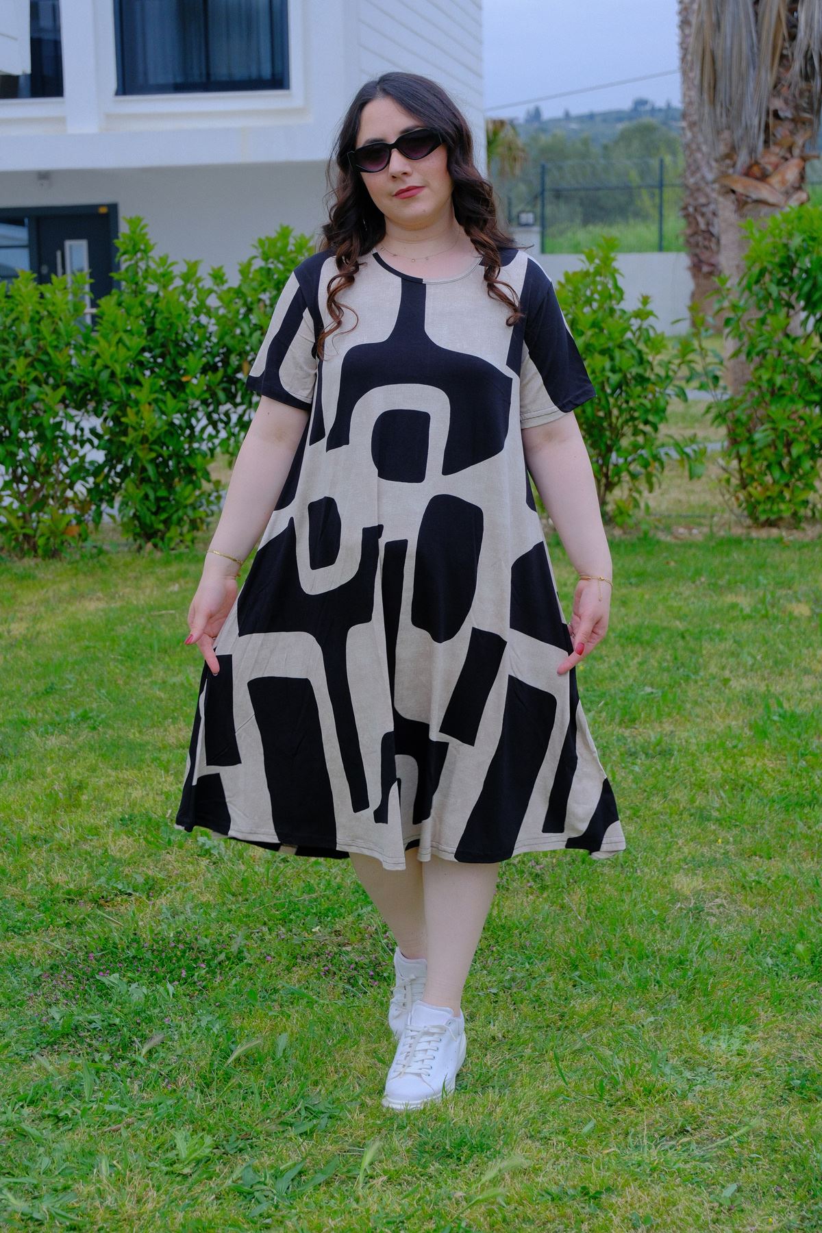 RENKTE DESENLİ BATTAL BEDEN PAMUKLU ESNEK ELBİSE