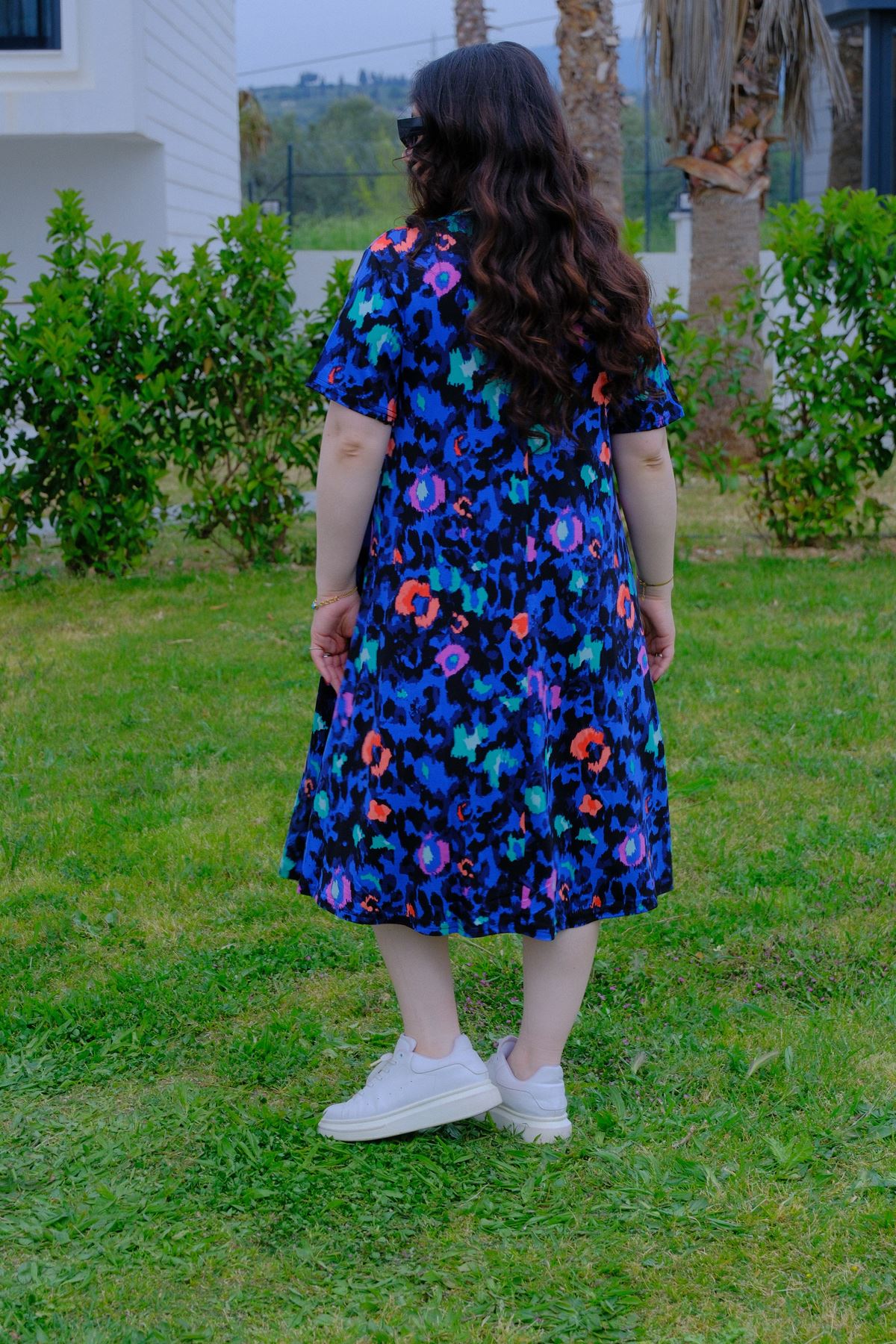 RENKTE DESENLİ BATTAL BEDEN PAMUKLU ESNEK ELBİSE