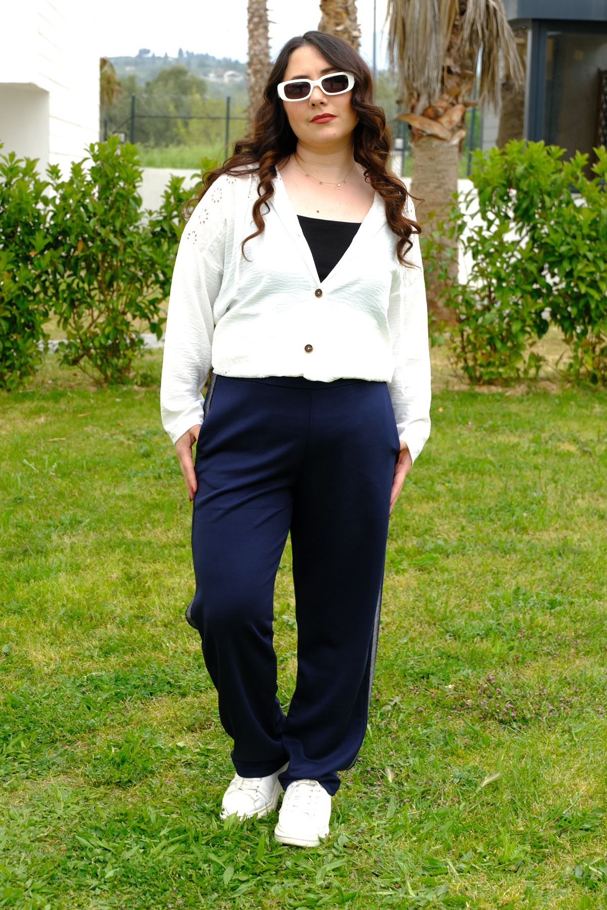 RENKTE BÜYÜK BEDEN YANI PARLAK ŞERİTLİ LACİVERT ALT