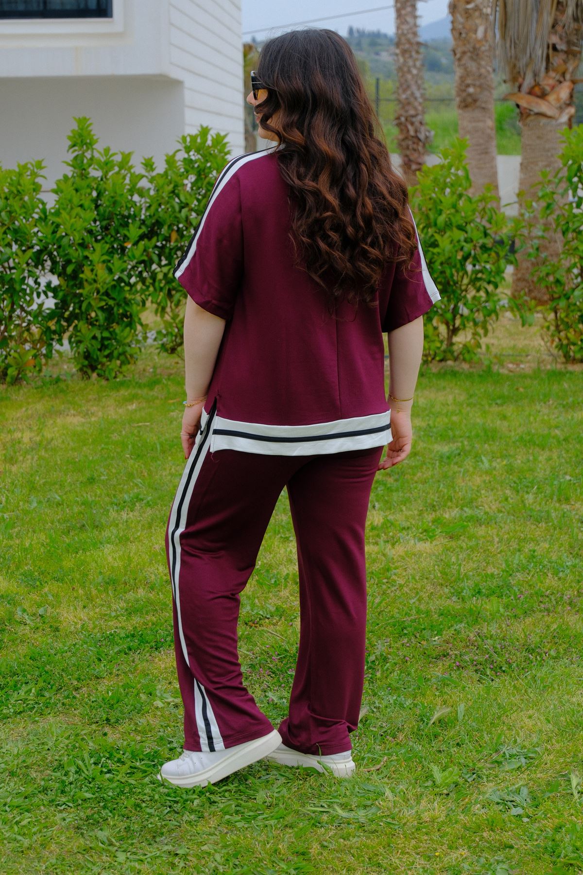 RENKTE BÜYÜK BEDEN ŞERİTLİ BORDO TAKIM