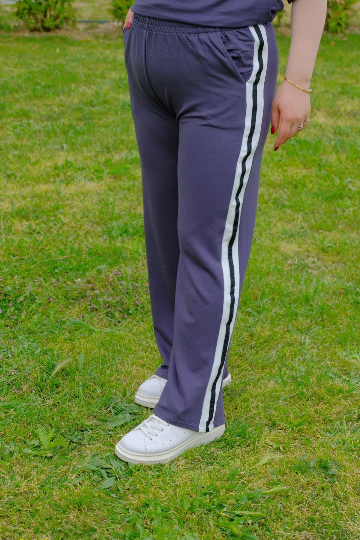 RENKTE BÜYÜK BEDEN ŞERİTLİ ANTRASİT TAKIM