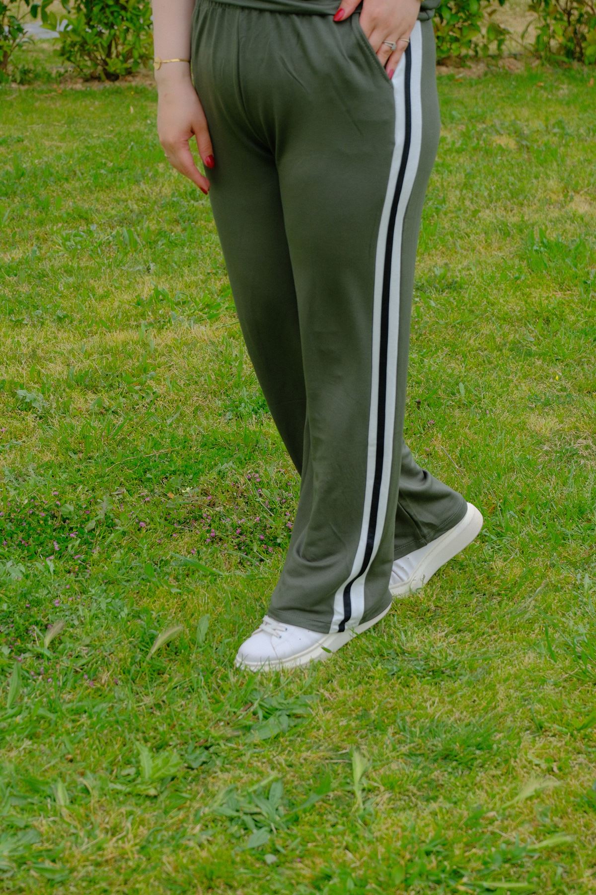 RENKTE BÜYÜK BEDEN ŞERİTLİ HAKİ YEŞİL TAKIM