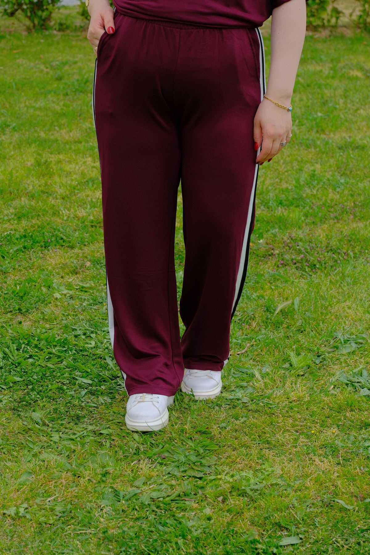 RENKTE BÜYÜK BEDEN ŞERİTLİ BORDO TAKIM