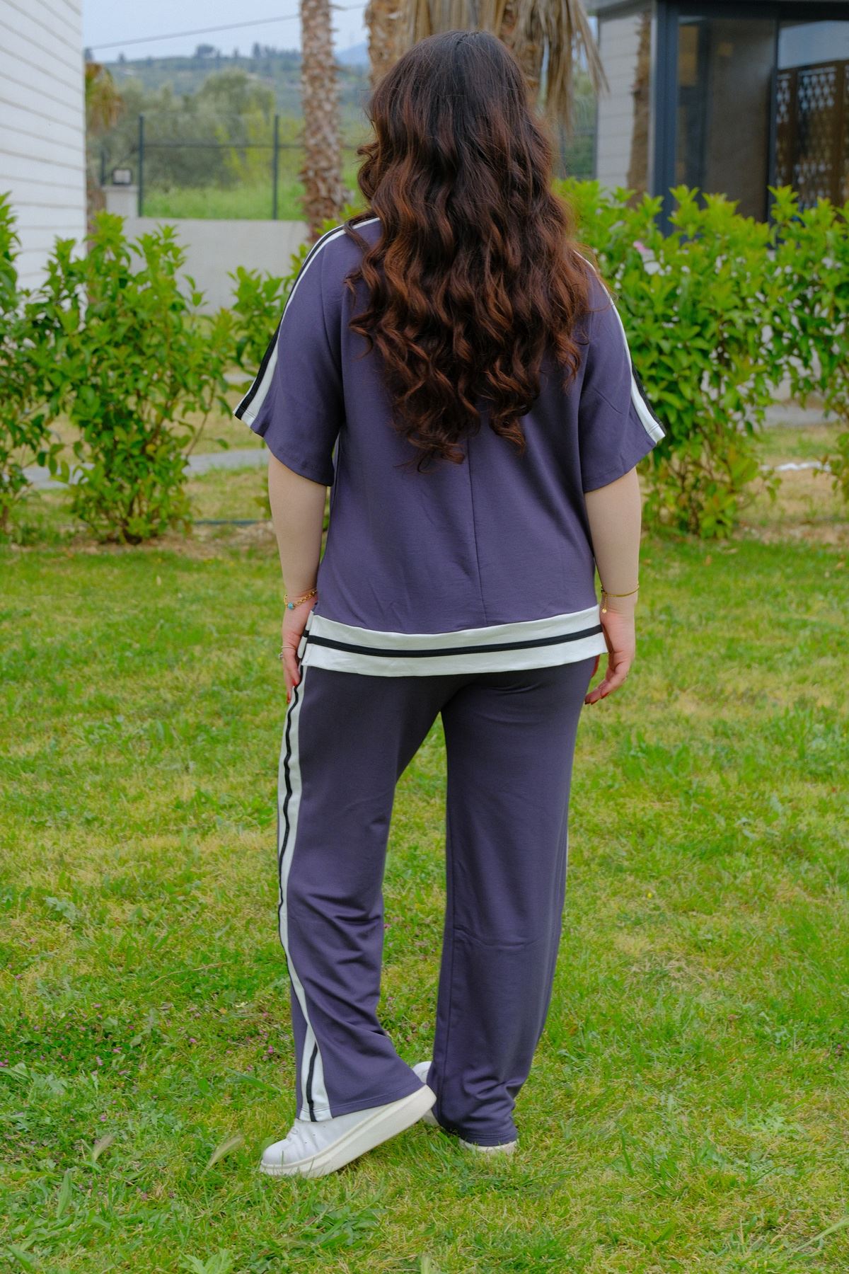 RENKTE BÜYÜK BEDEN ŞERİTLİ ANTRASİT TAKIM